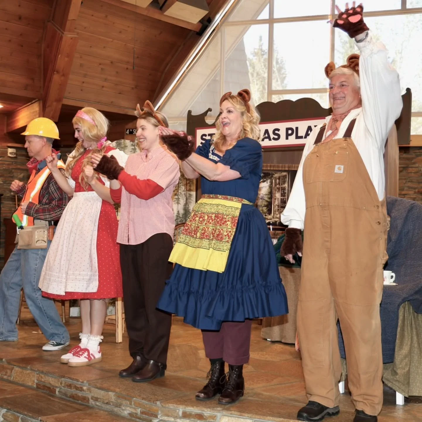 Thank you to all the schools for a wonderful tour of Goldilocks and the 3 Bears. Yesterday was our final performance for the whole community at @stthomassv. See you on the road next year!

Photo by Becky Smith