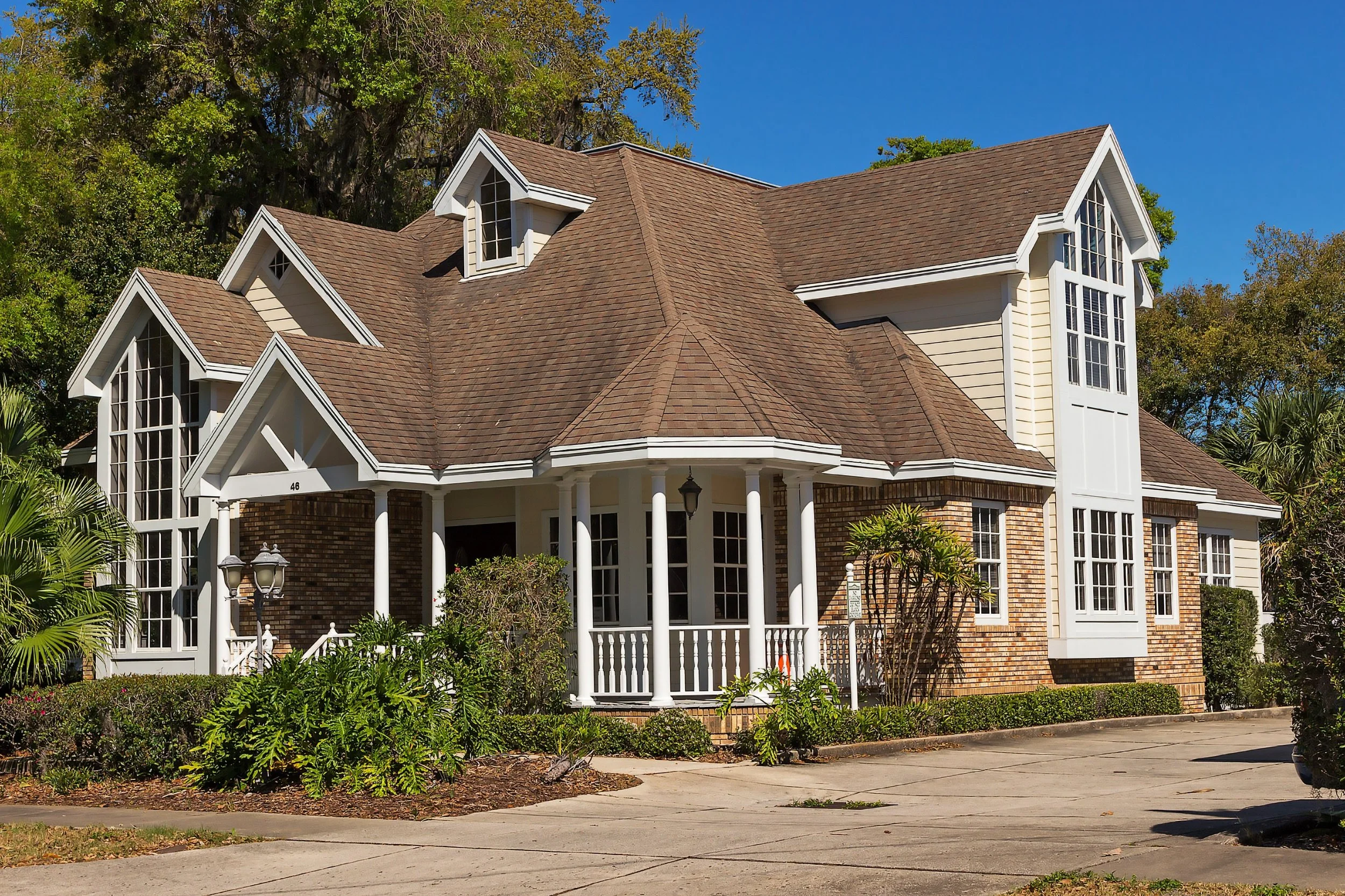 architecture-driveway-home-259751.jpg