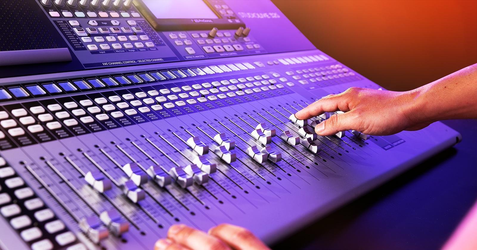 Hands-on-Digital-Mixer-6-Best-Digital-Mixing-Consoles-Under-5000.jpg