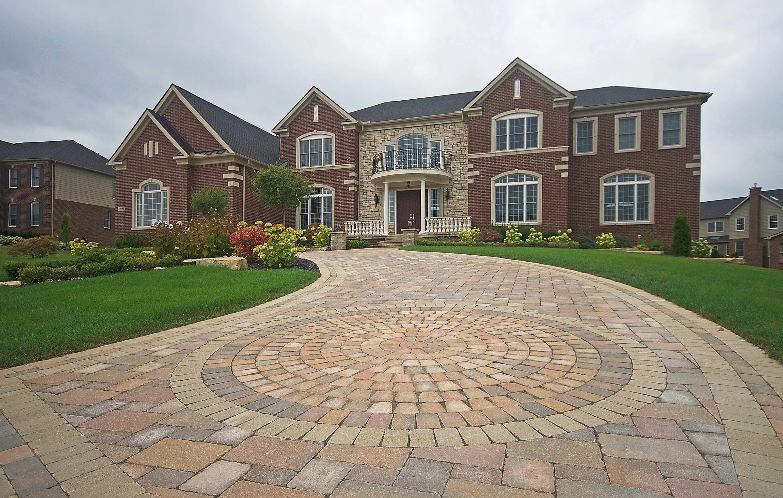 haddad-quality-landscaping-michigan-canton-stately-home-01.jpg