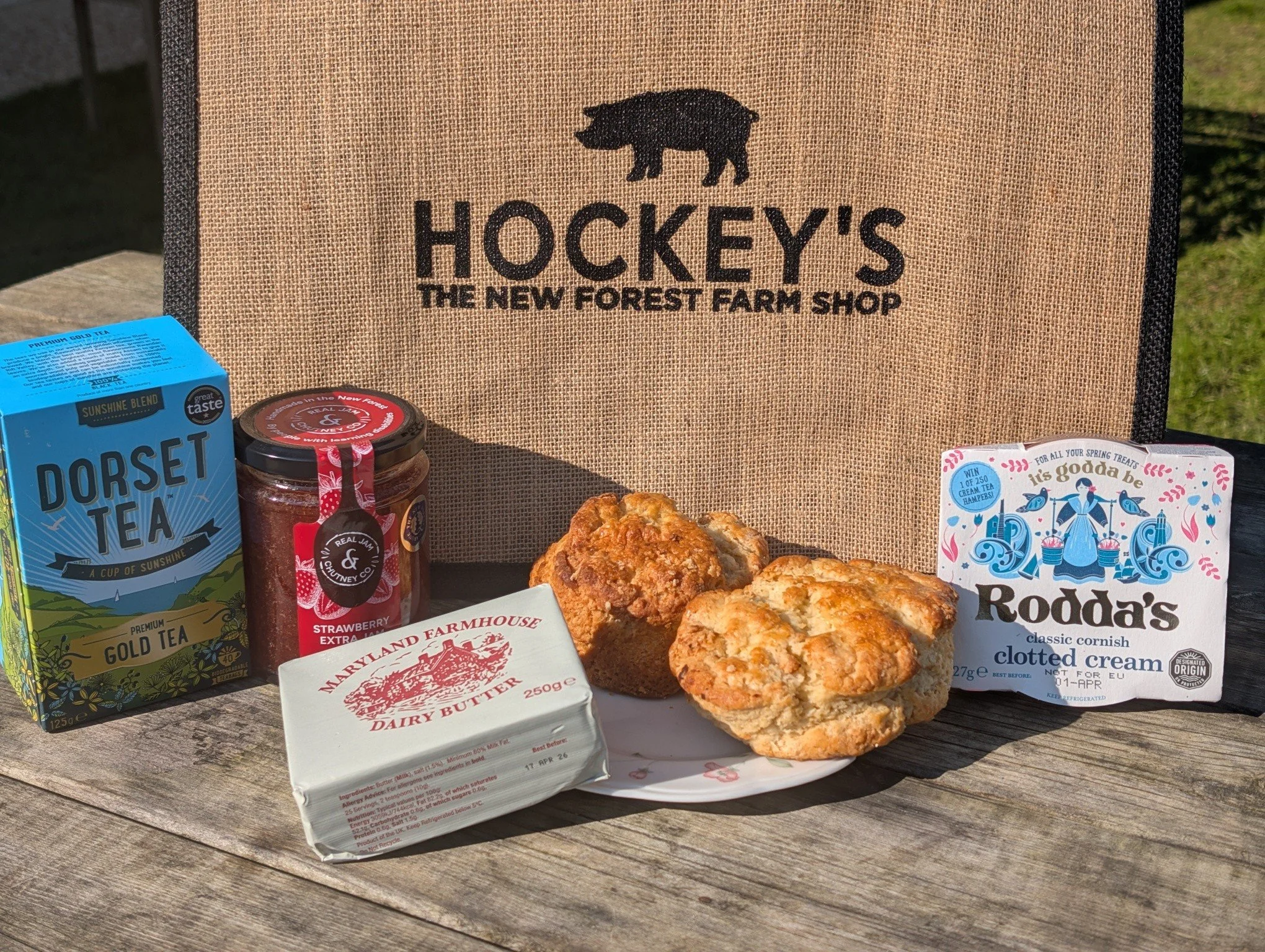 Sunshine, fresh scones, and a proper New Forest cream tea&hellip; yes please ☀️

Whether you&rsquo;re joining us at Hockey&rsquo;s for a relaxed afternoon or picking up everything you need to enjoy at home, we&rsquo;ve got it covered &ndash; from gol