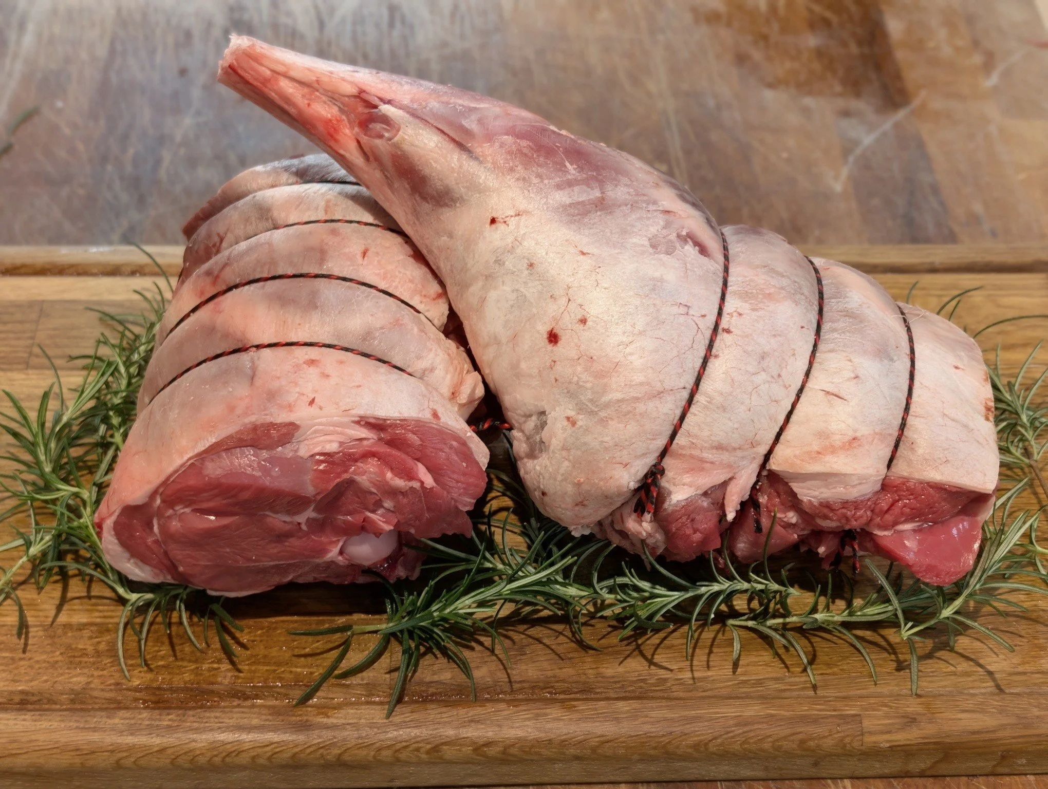 What&rsquo;s on the menu this weekend&hellip; a roast? 👀

This beautiful leg of lamb is calling your name and honestly, you can&rsquo;t go wrong.

But right now&hellip; we&rsquo;re thinking slow cooked, studded with garlic, served with buttery new p