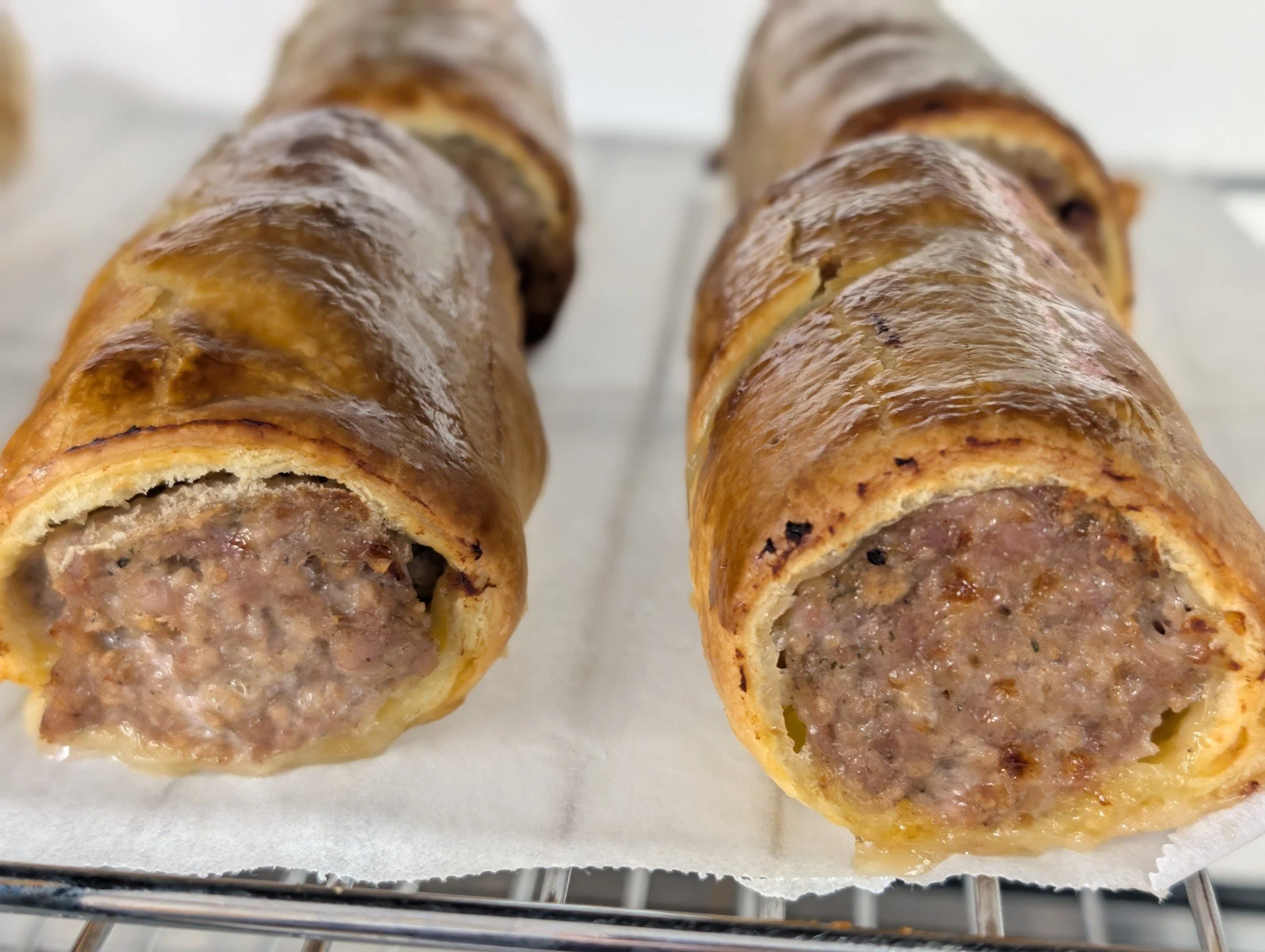 Golden, flaky pastry, proper meaty filling and baked fresh throughout the day&hellip; our sausage rolls really are hard to resist 🤤🥐

Made fresh daily here at Hockey&rsquo;s Farm Shop in the New Forest, they&rsquo;re perfect for breakfast on the go