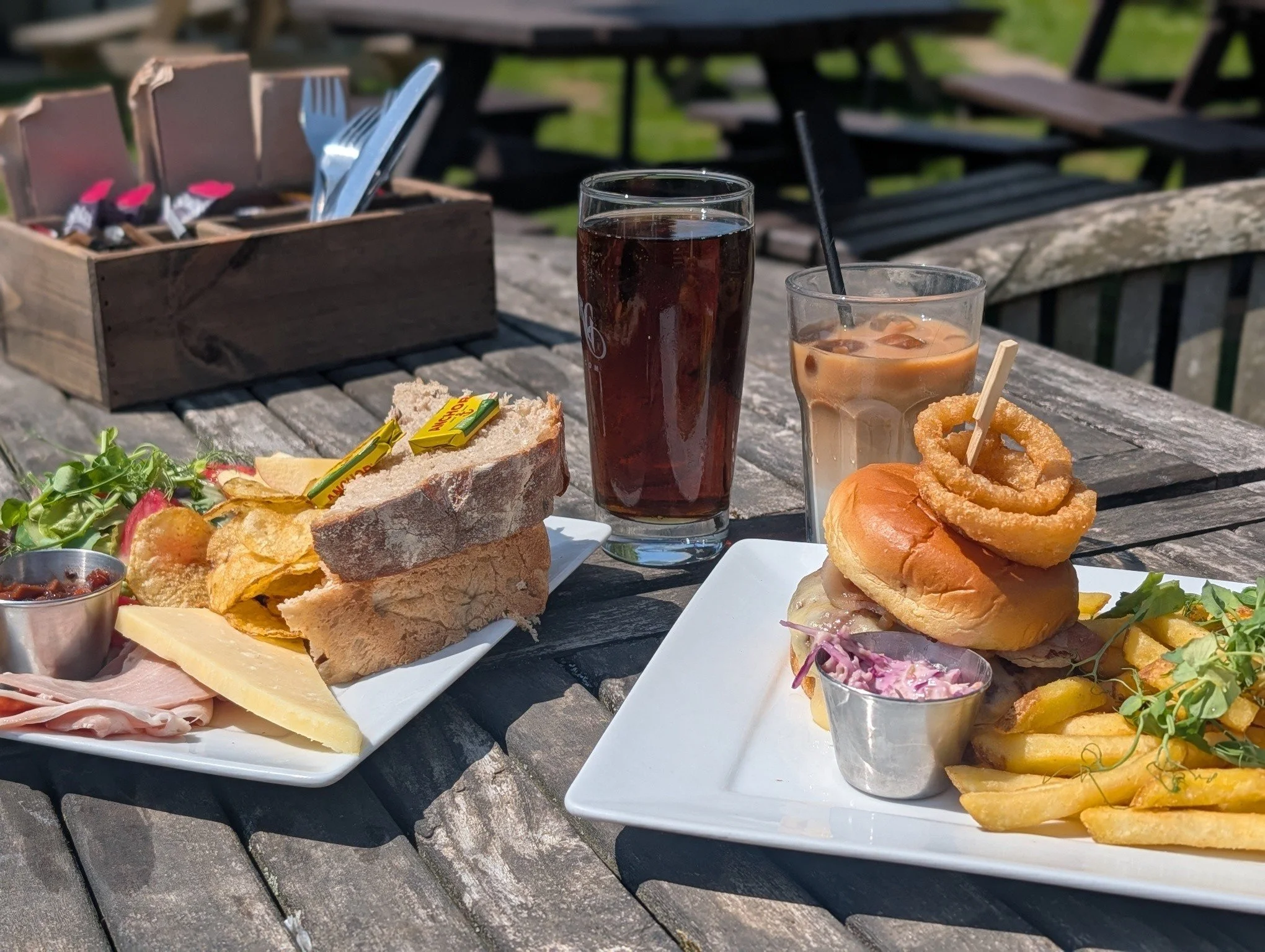 🍔🥪 The Hockey's Question...

There's only one thing we need to know...

🧀 Ploughman's or 🍔 Gorley Burger?

Whatever your answer, we've got you covered at Hockey's Farm Shop &amp; Farmyard Caf&eacute; in the heart of the New Forest.

Drop your cho