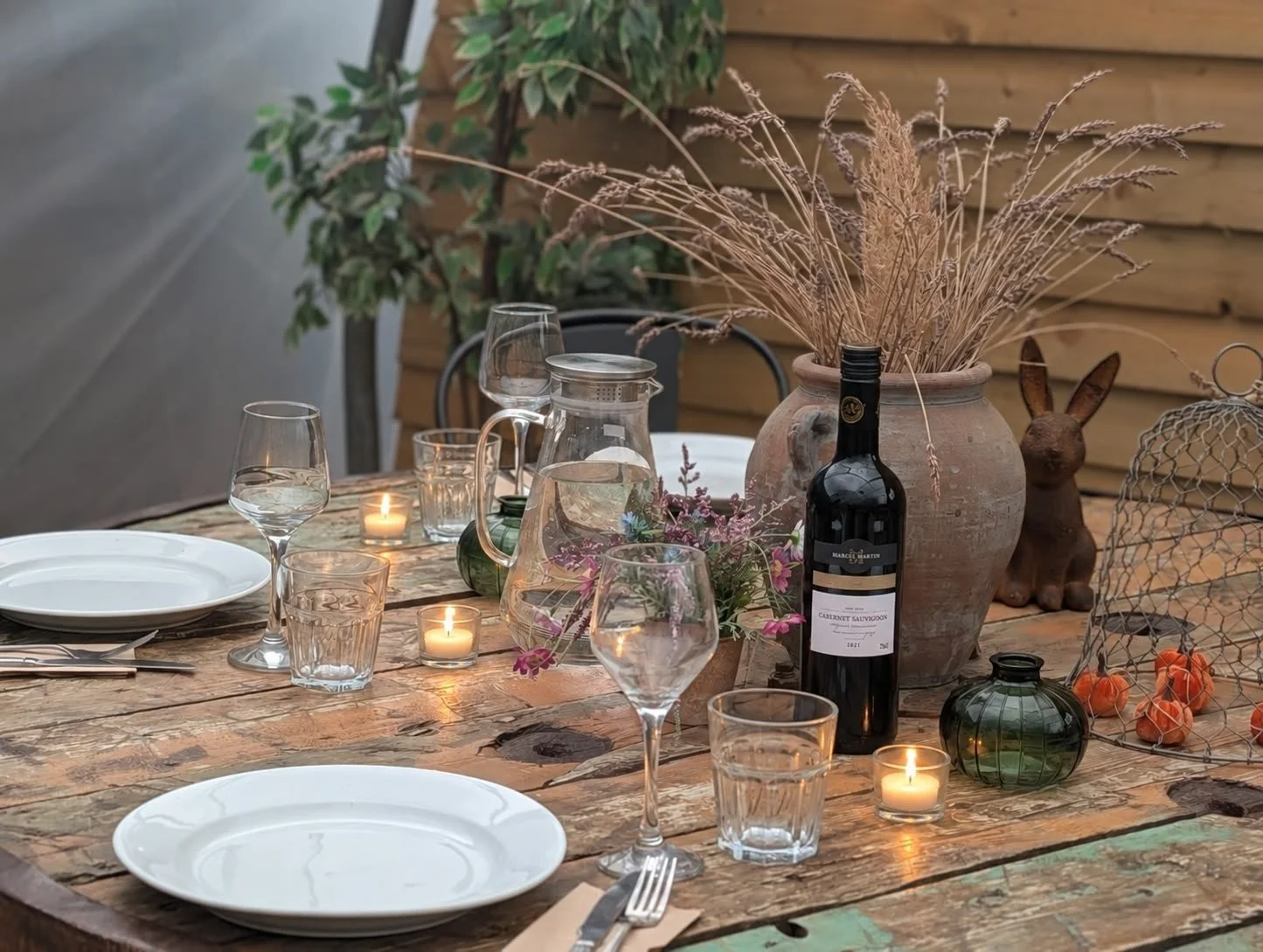 🍂 THE TABLE IS SET&hellip; IS YOUR NAME ON THE LIST? 🍂

The polytunnel is ready, the menu is waiting and there are just 50 seats at the first Hockey&rsquo;s Harvest Night.

Join us for a cosy autumn evening featuring:
🌊 Moules with bread to share
