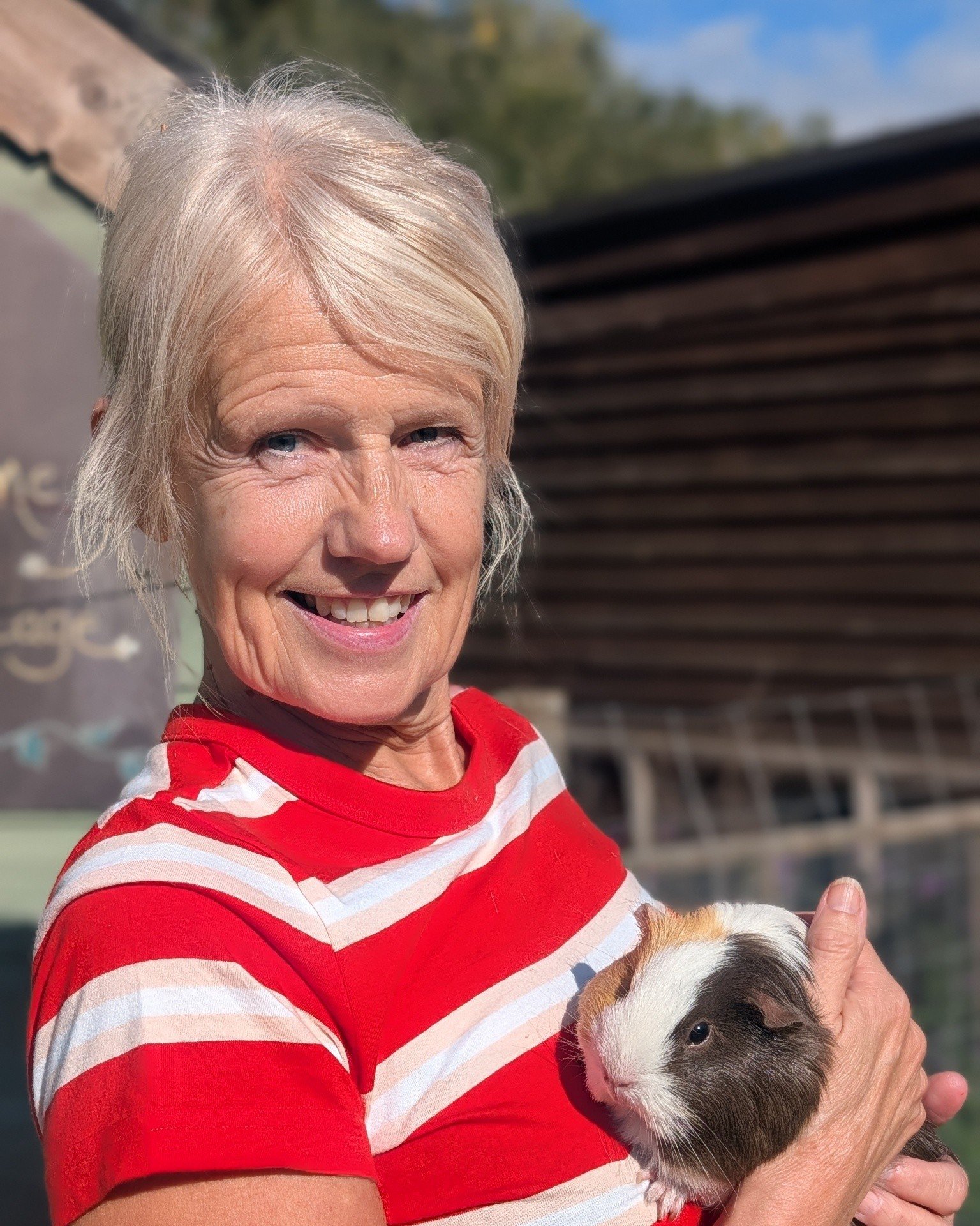 🌟 STAFF SPOTLIGHT: DIANE 🌟

Diane joined the Hockey&rsquo;s team in June and helps to look after all our animals. What would we do without her and that wonderfully warm smile? 💛

Her favourite thing about Hockey&rsquo;s is the animals, with Edwina