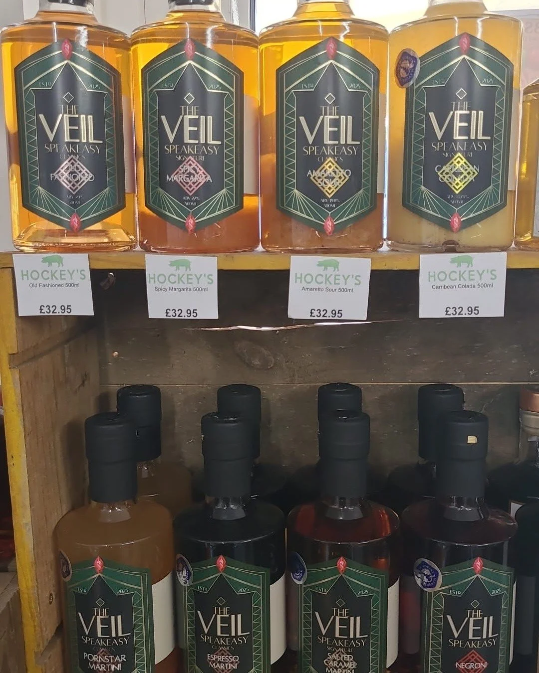 🍸 A SPEAKEASY IN YOUR DRINKS CABINET? Now we&rsquo;re talking.

The Veil Speakeasy has arrived at Hockey&rsquo;s! ✨
Inspired by the hidden cocktail bars of another era, this New Forest Marque member creates handcrafted bottled cocktails using premiu