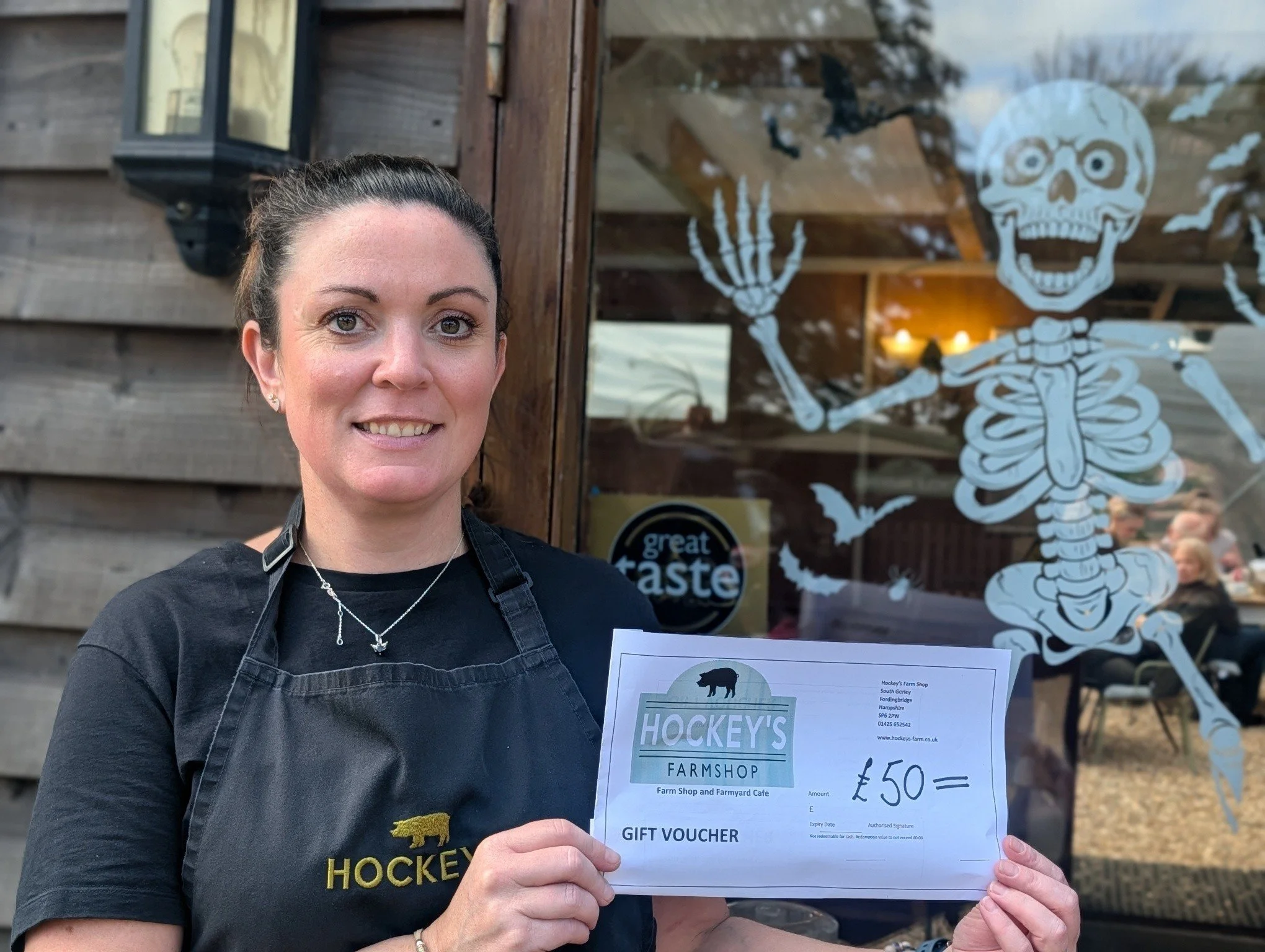 BIG voucher. Lovely Lynsey. &pound;50 you could win! 👀🎉

Before anyone asks&hellip; Lynsey isn&rsquo;t a Borrower, and you won&rsquo;t need a wheelbarrow to collect your voucher. The real thing is slightly smaller! 😂

💌 Subscribe to our newslette