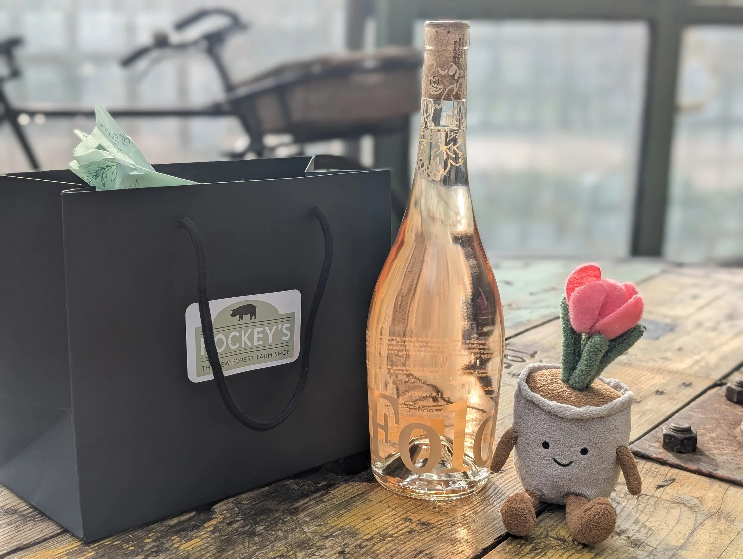 The English Rosé & Forever Bloom Gift Bag