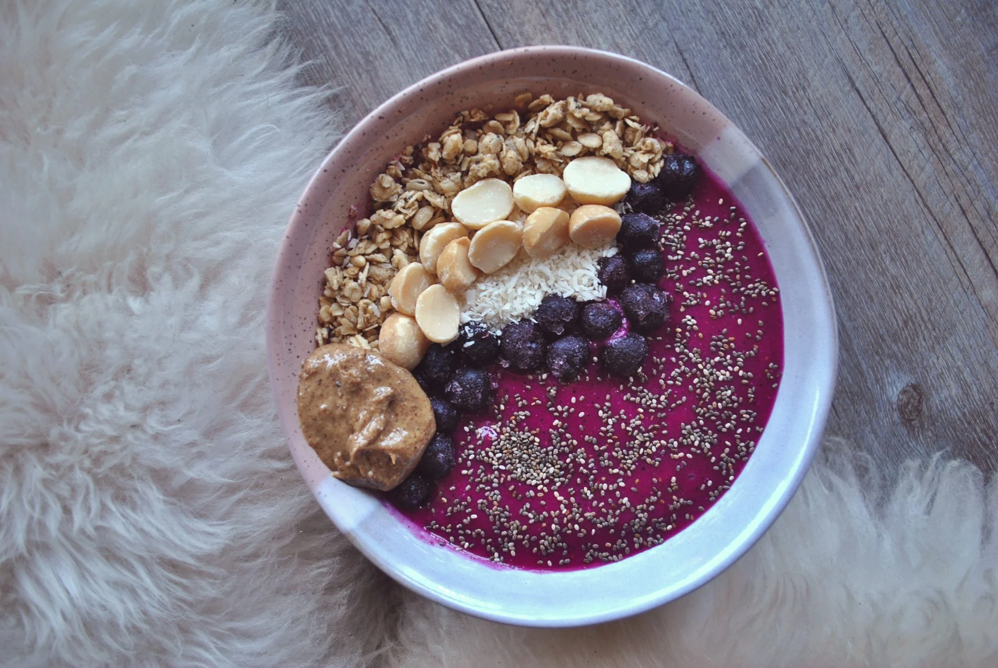 The-Hungarian-Brunette-pitaya-blueberry-bowl.jpg