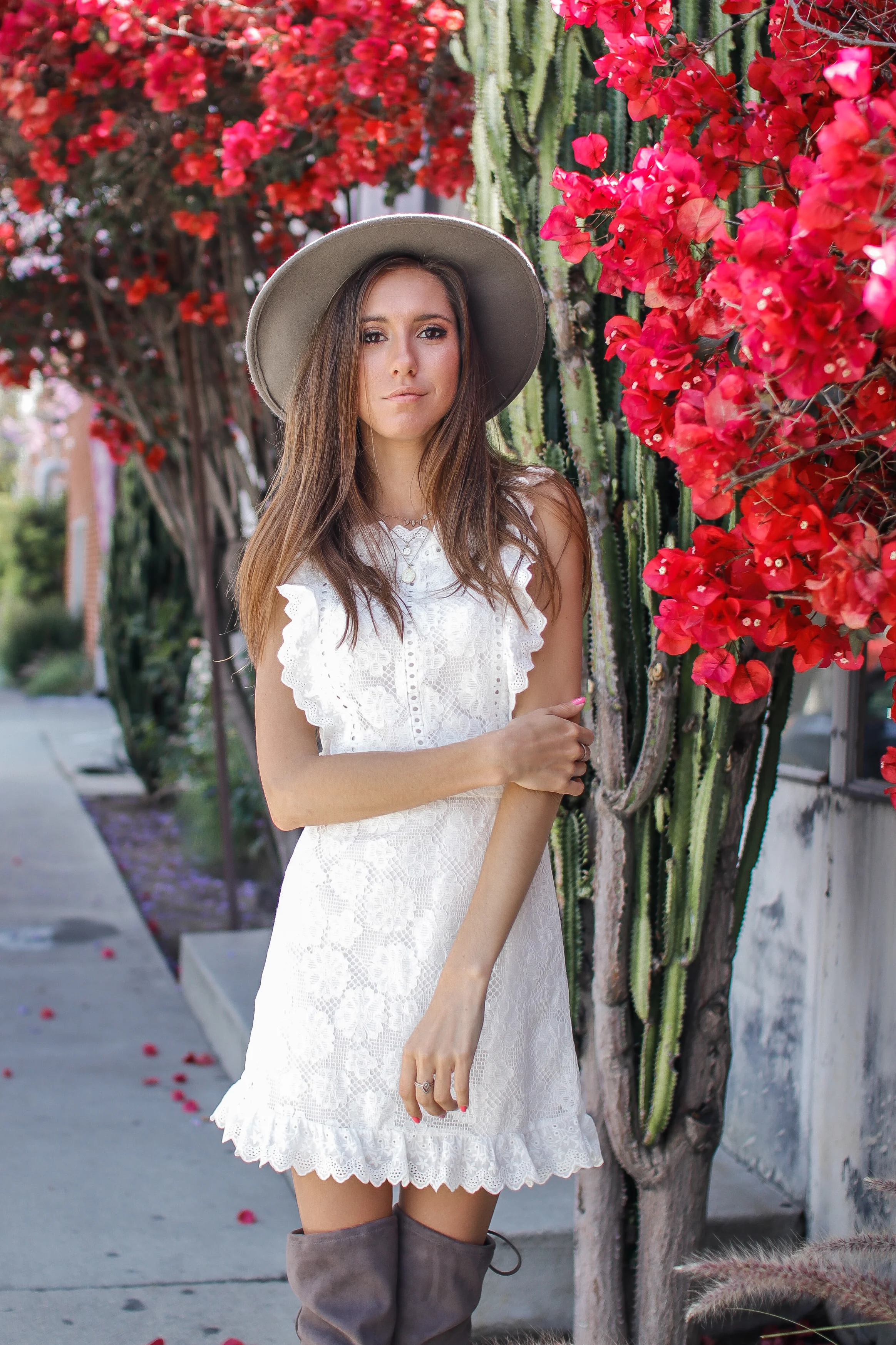 MY NEW FAVOURITE WHITE LACE APRON DRESS 