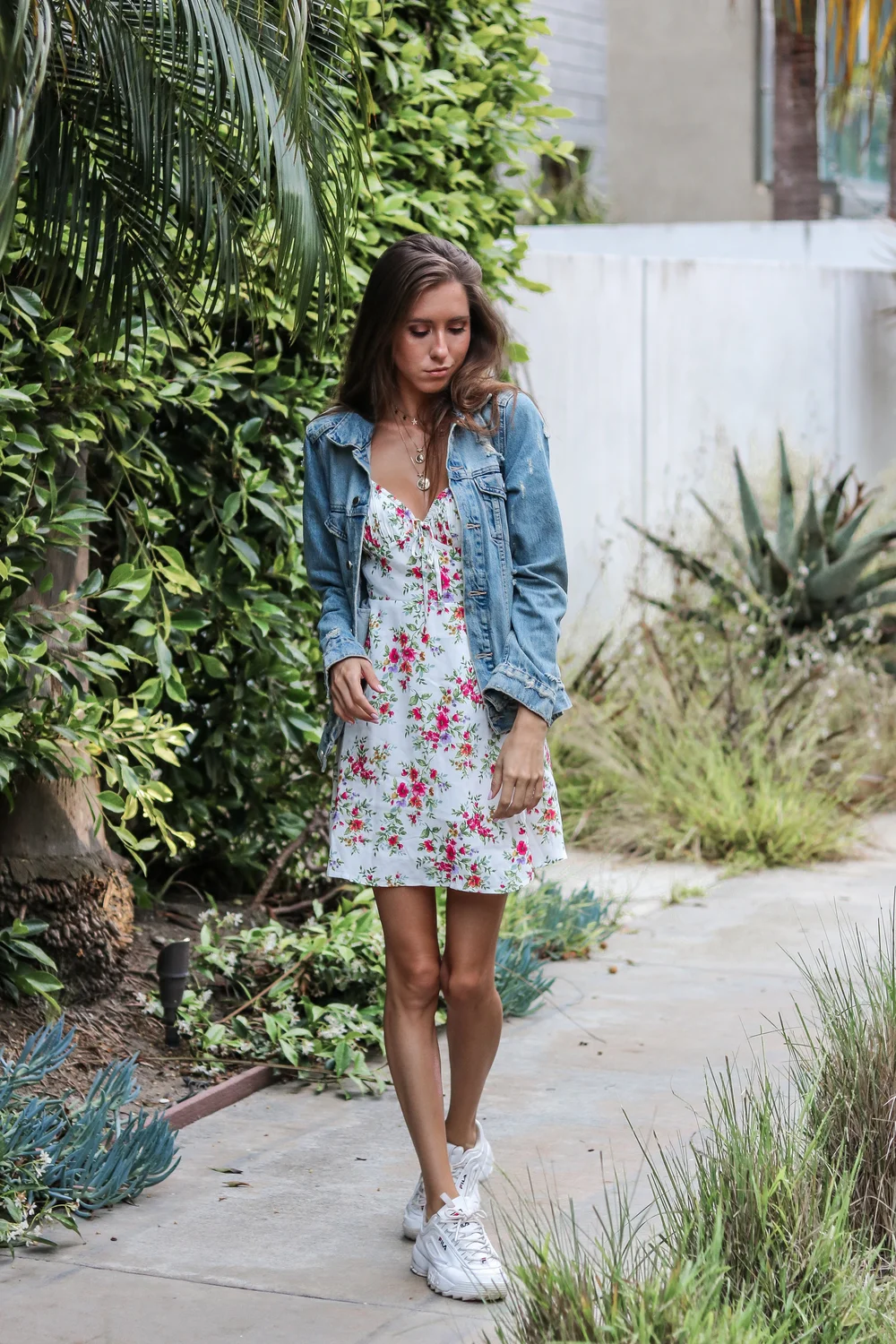 3 Ways To Wear A Denim Jacket In The Summer 12 Dope Denim Jackets Under 100 The Hungarian Brunette