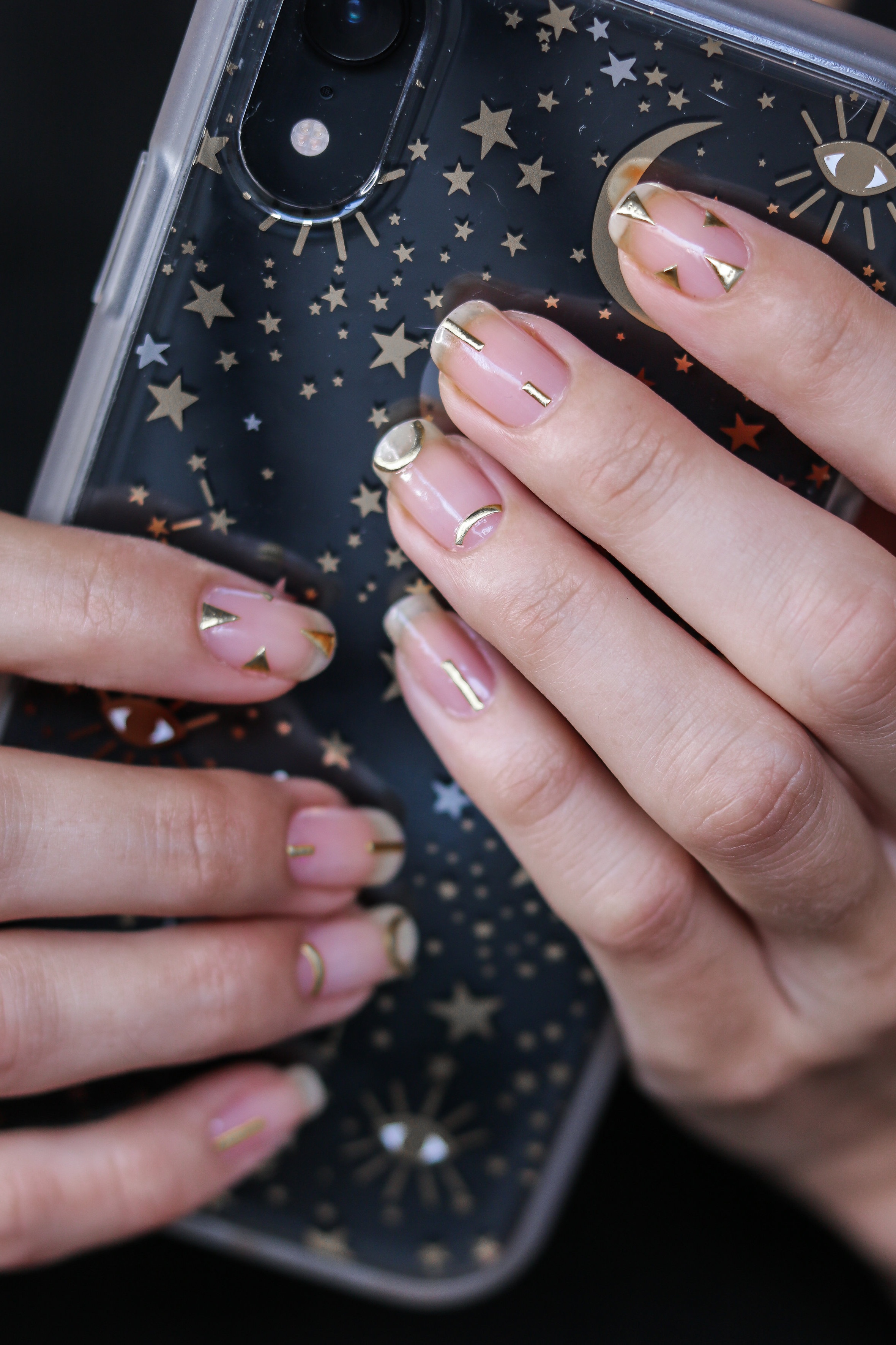 The+Hungarian+Brunette+Minimal+Negative+space+manicure+with+gold+geometrical+accents+%281+of+8%29.jpg