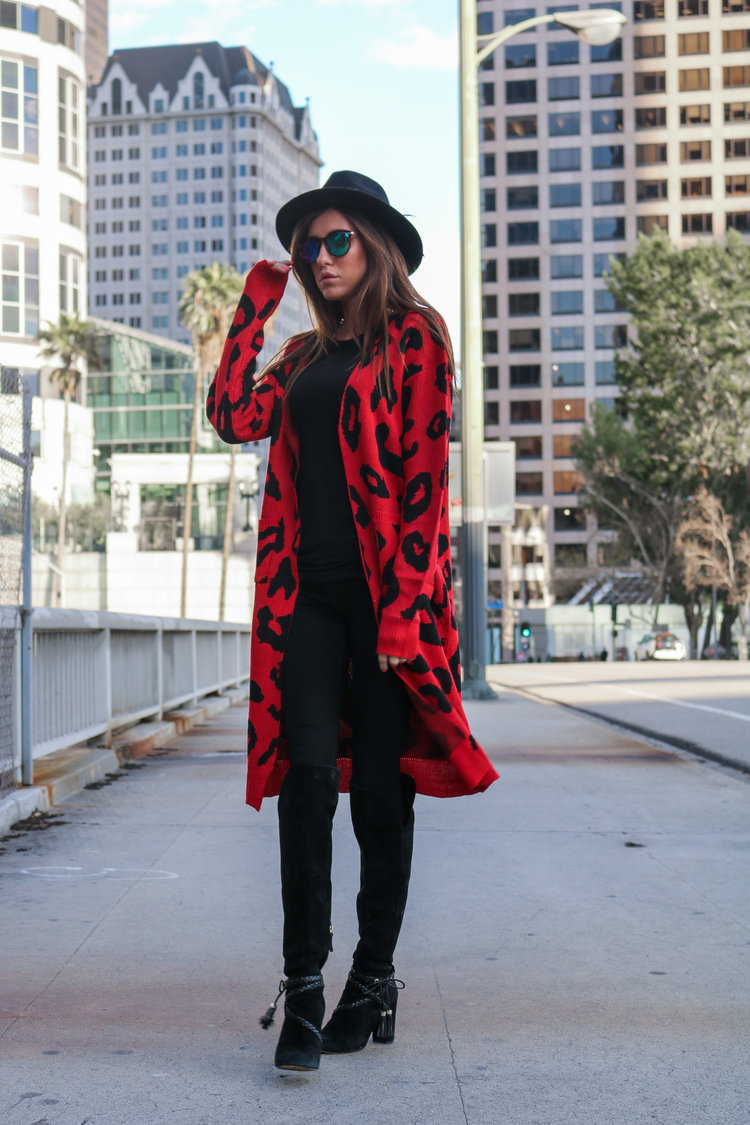 The+Hungarian+Brunette+Black+The+red+leopard+cardigan+2+ways+(8+of+39).jpg