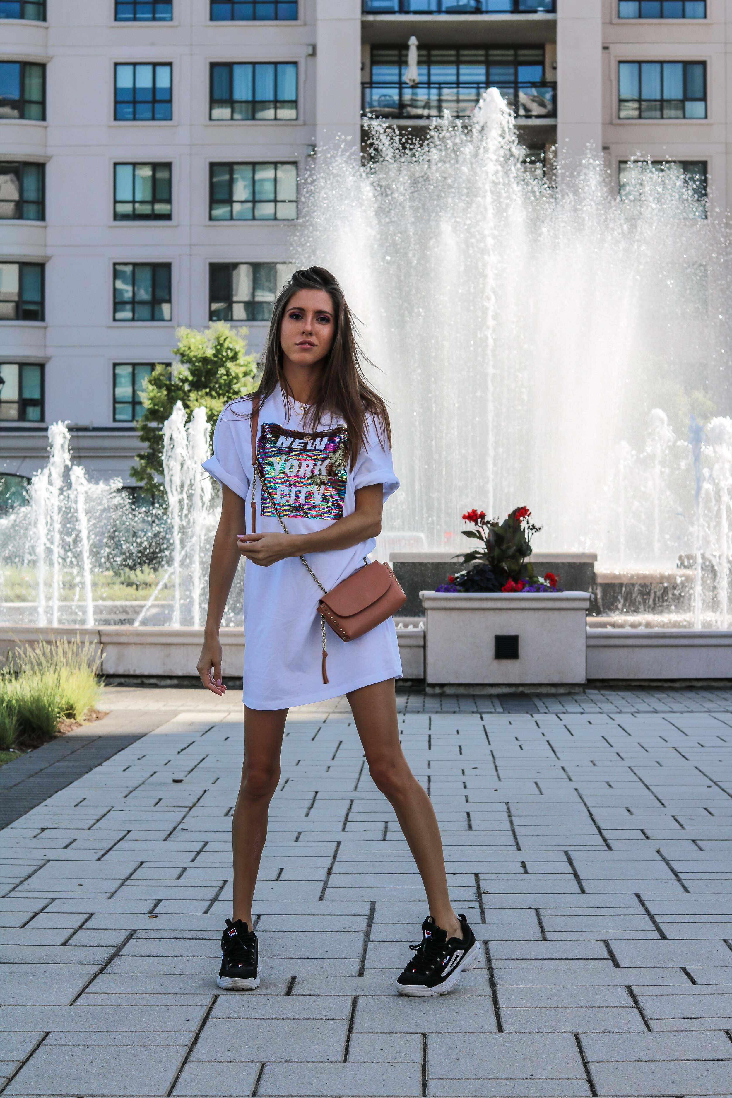 Featured image of post Ways To Style Oversized T Shirts - I am going to share with you 37 outfit ideas that feature this awesome exaggerated top.