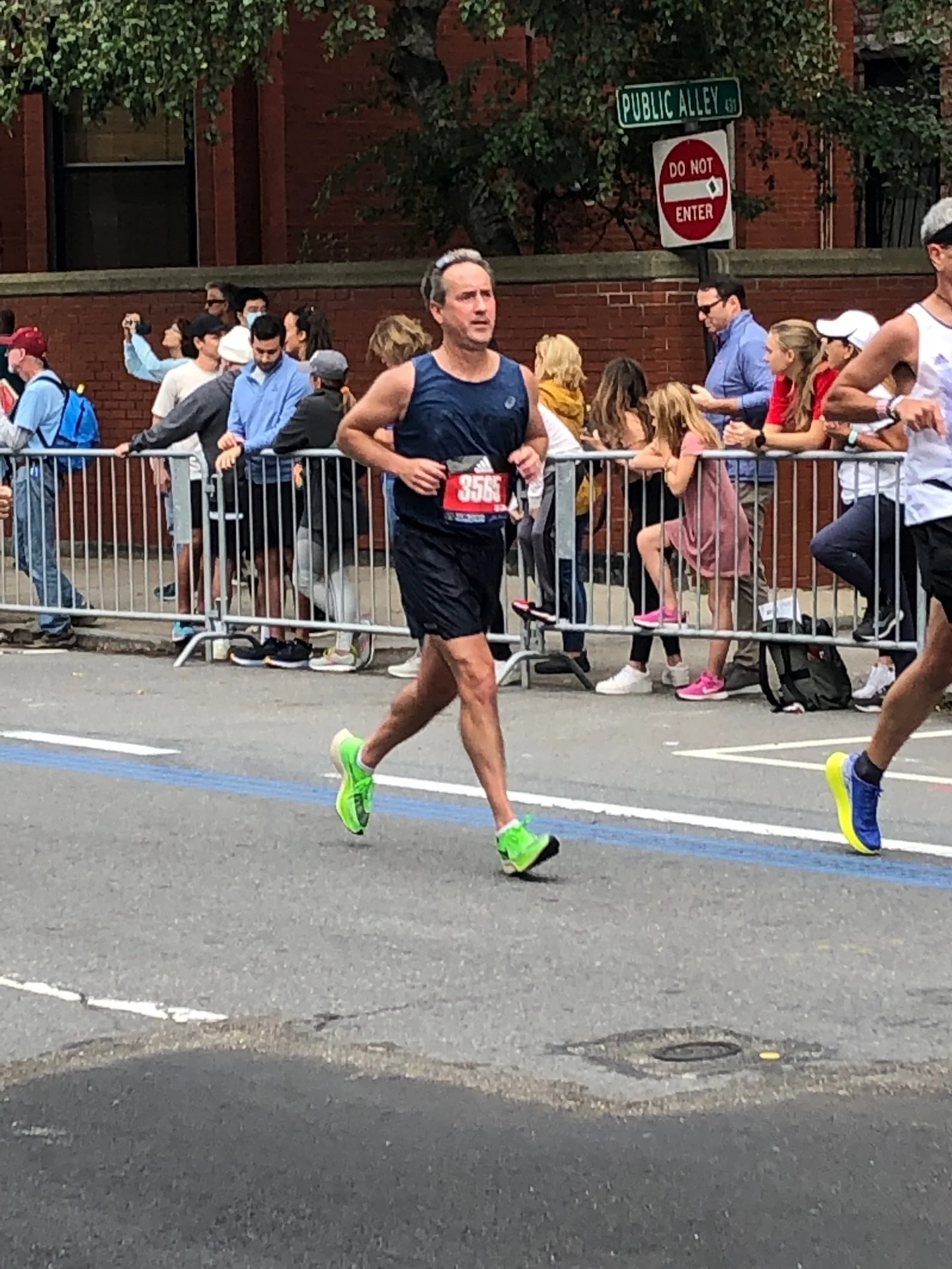 🏃🏻&zwj;♂️Meet Your Neighbor 🏃🏻&zwj;♂️

In honor of marathon weekend in Nashville, we want to congratulate our Belmont-Hillsboro neighbor, Doug Murphy, on completing his 32nd Boston Marathon this week on April 20th! 

Qualifying and finishing Bost