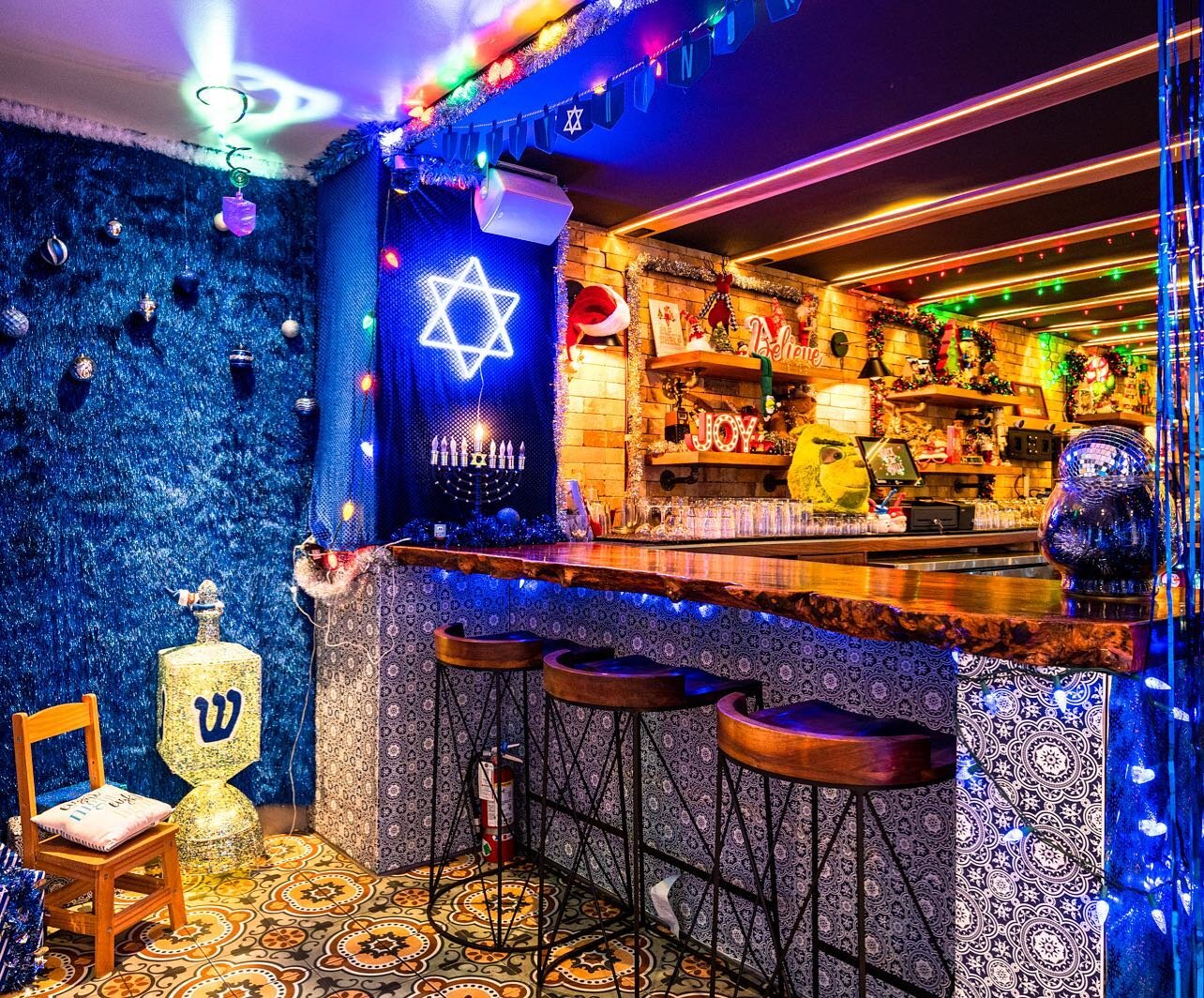 First night of Hanukkah! Join us at Dreidel Bar at 2030 Lombard Street for a Manischewitz Spritz or a Home for the Challah-Days 🍸

#hanukkah @manischewitzco #drinklocal #tistheseason #deckthehalls #challah #holidaycheer #dreidelbar #dreidel