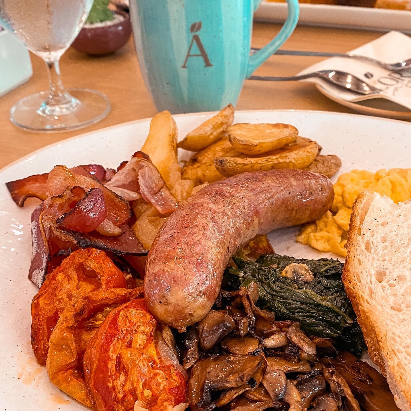 If only breakfast could look like this every day 😍 @alloracayman 

#Breakfast #CaymanIslands #Foodie #WhatsForBreakfast #Brunch