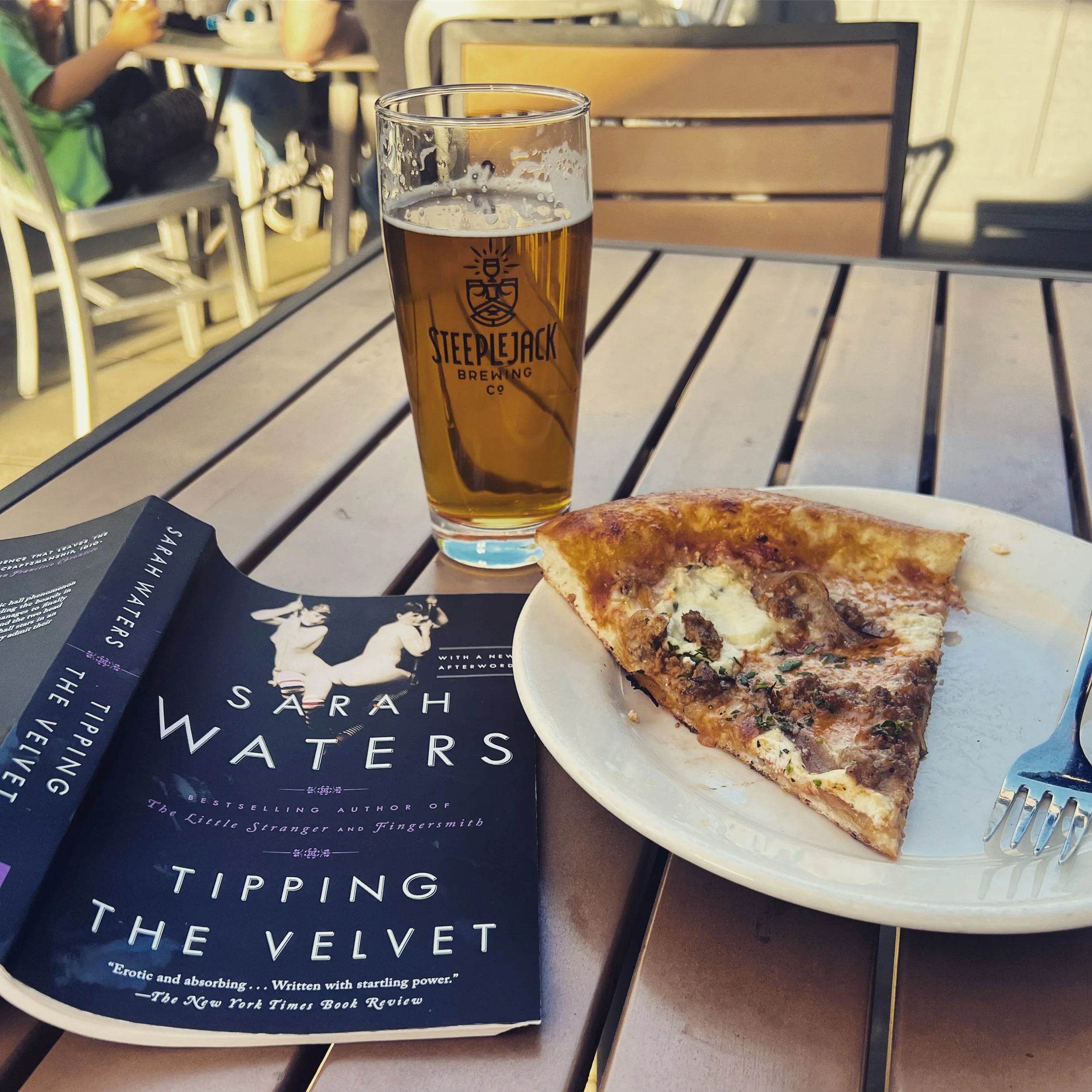 Book Review : Tipping the Velvet by Sarah Waters