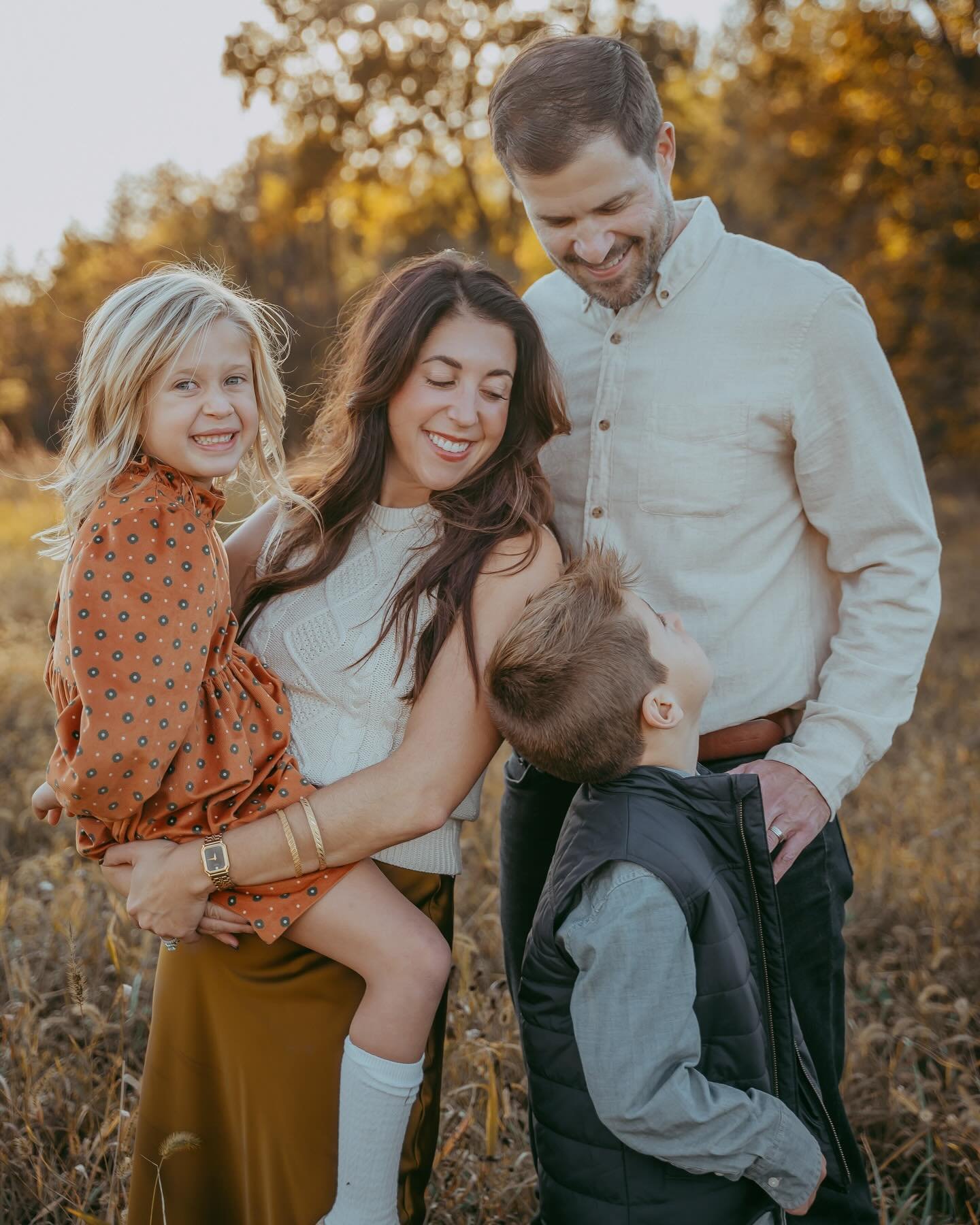 fall baby!! still having these unicorn warm temps with orange trees for ONLY a few more days! 

check out this gorgeous family whose rain out reschedule turned into fall perfection 🍂 🤌🏼