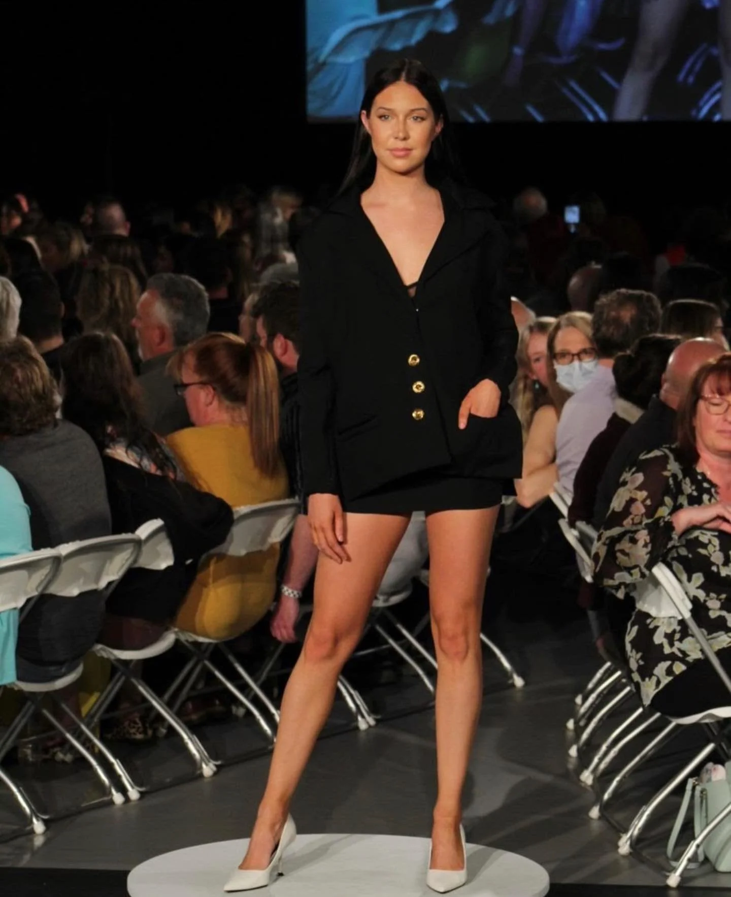 Tailoring, jacket &amp; skirt set.
Original design.
Model @sophiaa.dianaa 
&bull;
&bull;
&bull;

#fashiondesigner #fashion #fashionstyle #fashionblogger #fashionista #style #designer #fashionphotography #fashiondesign #fashionable #fashionweek #insta