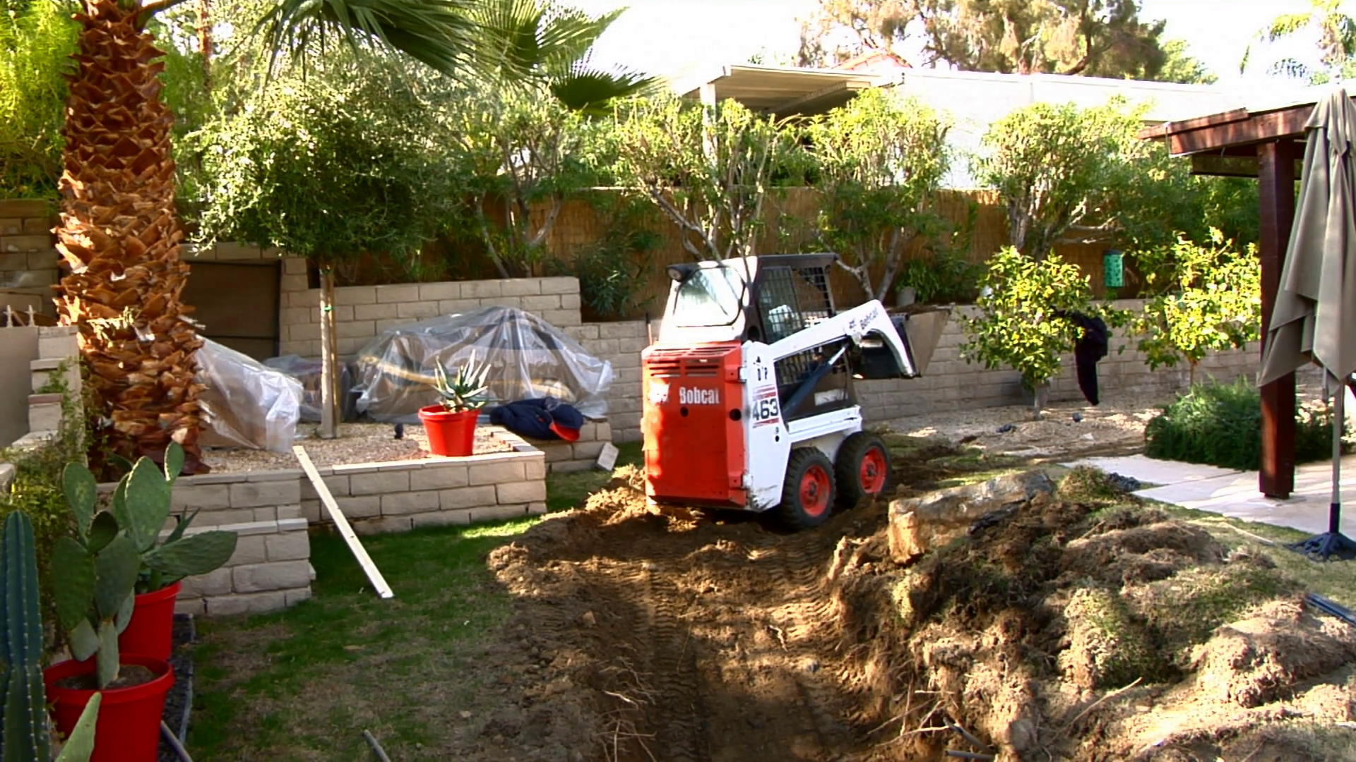 bobcat-drives-away-from-construction-site_sstuolr0_thumbnail-full07.png