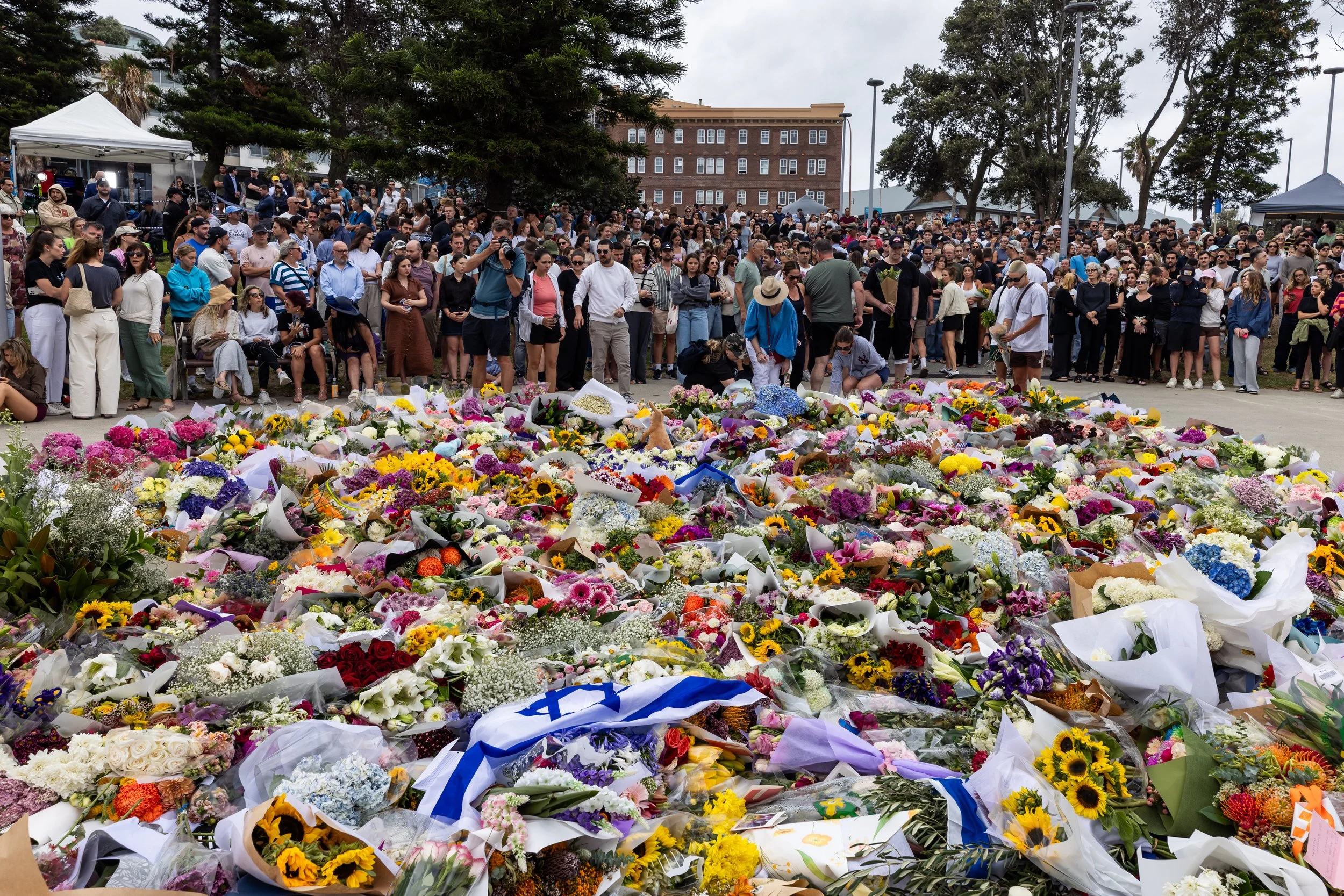 Memorial Bondi Beach - Small Press Ready Jpegs - @annabel_osborne_photography 15 Dec '25-1758.jpg