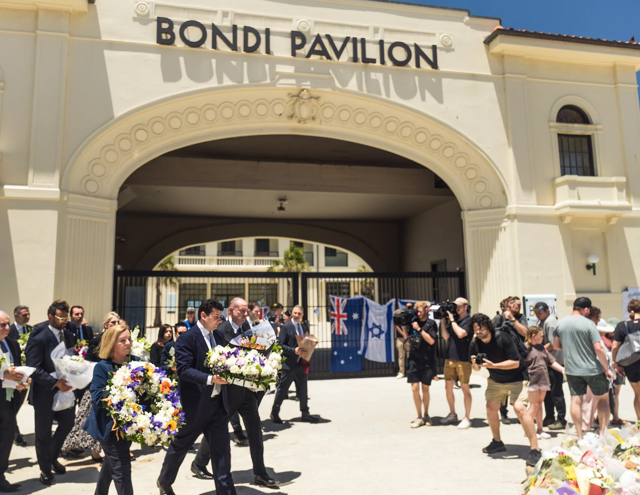 Mayors' tribute at Bondi Memorial -Sm Press Ready Jpegs - Annabel Osborne Photography 18 Dec 2025--2.jpg