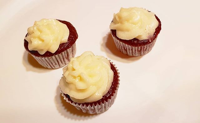"I would drape myself in velvet if it were socially acceptable." -George Louis Costanza
Bite sized red velvet cupcakes with cream cheese frosting. Socially acceptable, taste bud delectable.