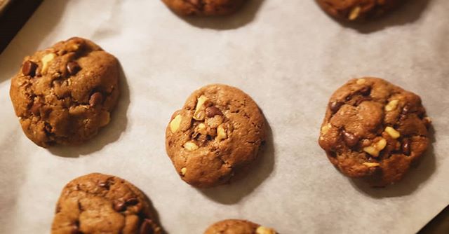 Choclate-Chip Walnut Cookies-
Your childhood favorite...you know- without the guilt. .
.
#beautiful #happy #cookie #amazing #chocolatechipcookies #food #southgateca #sweettooth #guiltfree #southgate #chocolate #instagood #chocolatechip #cookies #waln