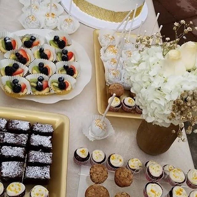 50th Wedding Anniversary Catering
Fruit Tarts, Cake Pops, Coffee Cake, Red Velvet Cupcakes & Brownies. Glad we could be part of making your parent's special day extra special💛❤💛
.
.
Photo Credit: @cecy_maravilla01 .
.
.
.
.
.
#vegan #catering #