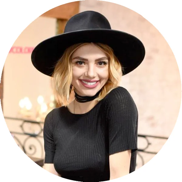 LarisaLove.jpg