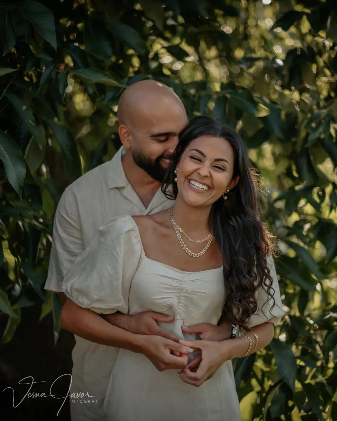 Together is a wonderful place to be 🥰❤️ S&aring; mycket skratt, k&auml;rlek och gl&auml;dje fyllde luften under den h&auml;r fotograferingen med denna underbara familj. Stort tack f&ouml;r att ni valde mig att f&ouml;reviga dessa fina minnen &aring;