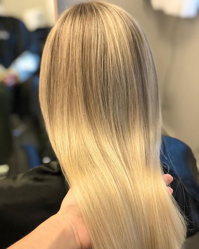 Another transformation by @elisabeth_tonsberg 🤗
______________________
#wellanordic #fris&oslash;rt&oslash;nsberg #foilayage #blonde #mywellacolor #elisabethit&oslash;nsberg #houseofhairtonsberg #foils