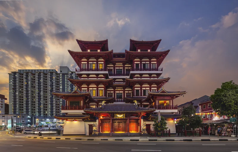 Not to miss on Singapore tours - Buddha’s Tooth Relic Temple