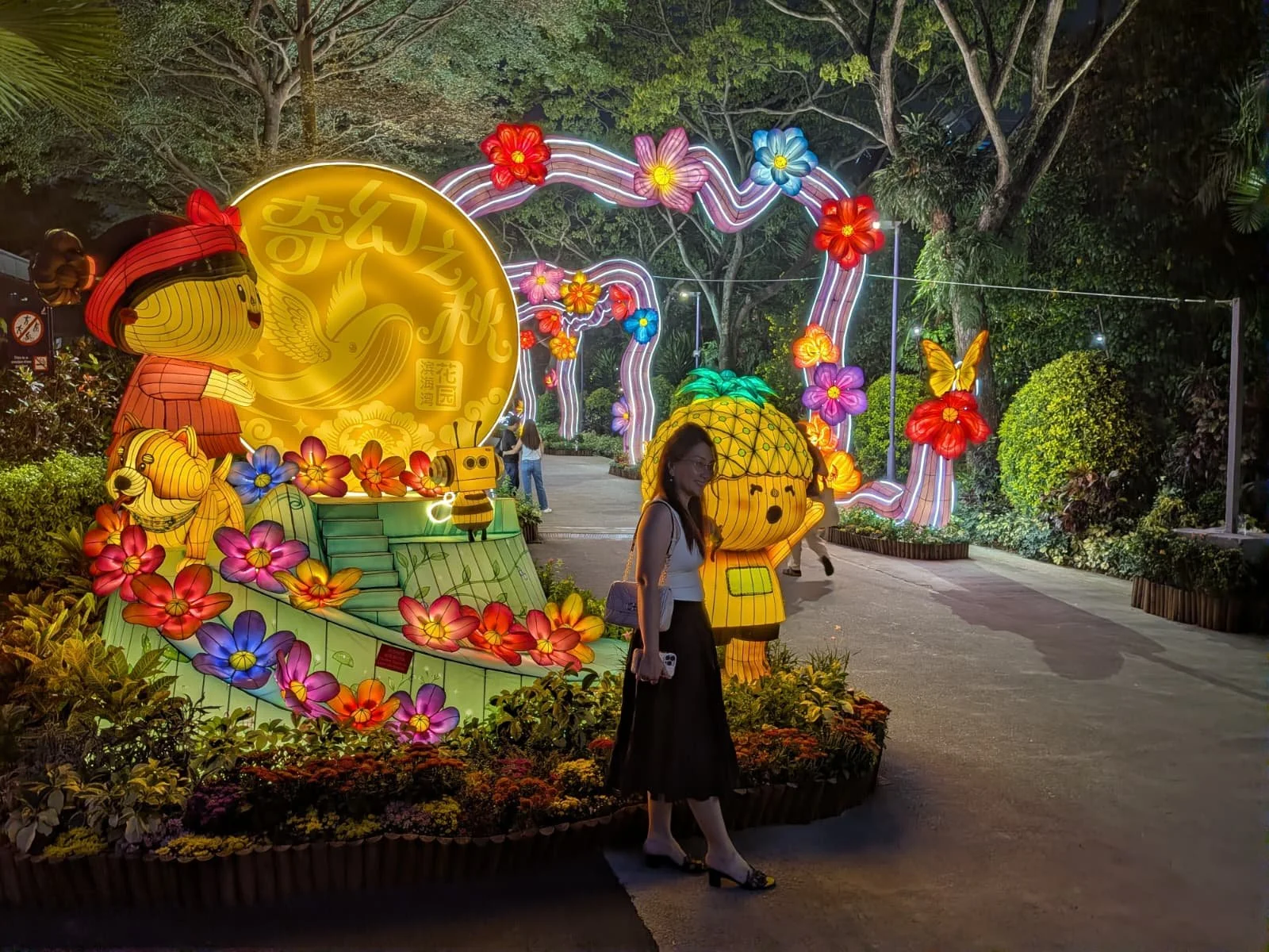 singapore-mid-autumn-festival-lantern-figures-garden-path.jpeg