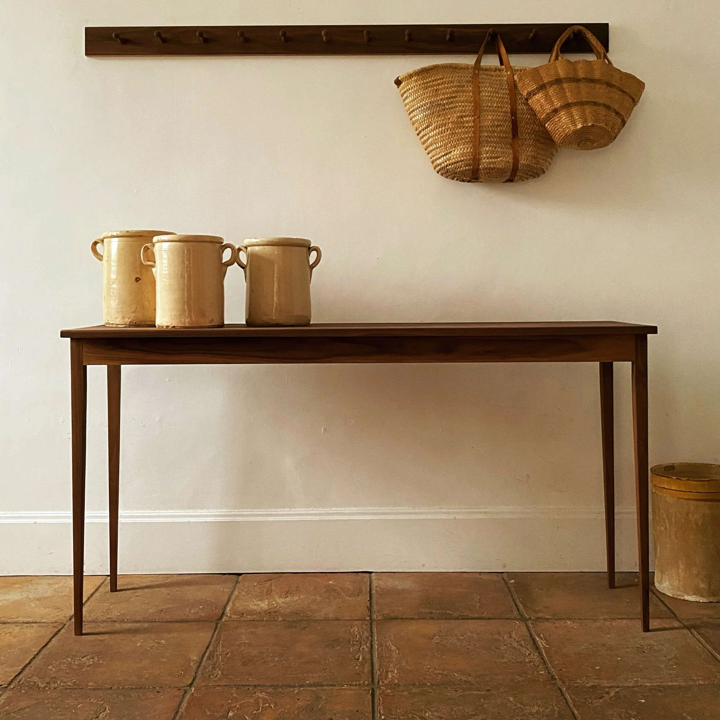 CONSOLE TABLE