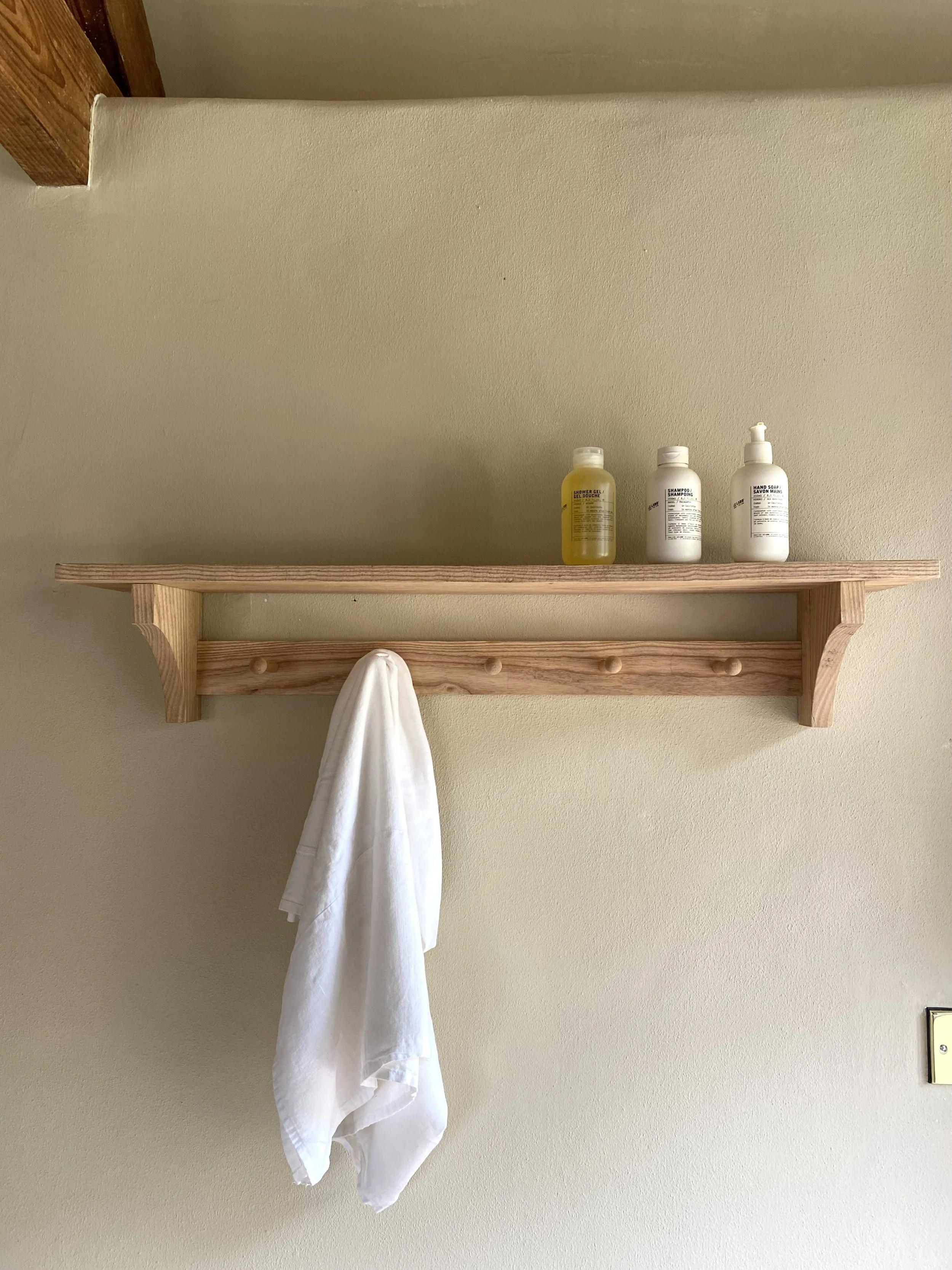 PEG RAIL WITH SHELF