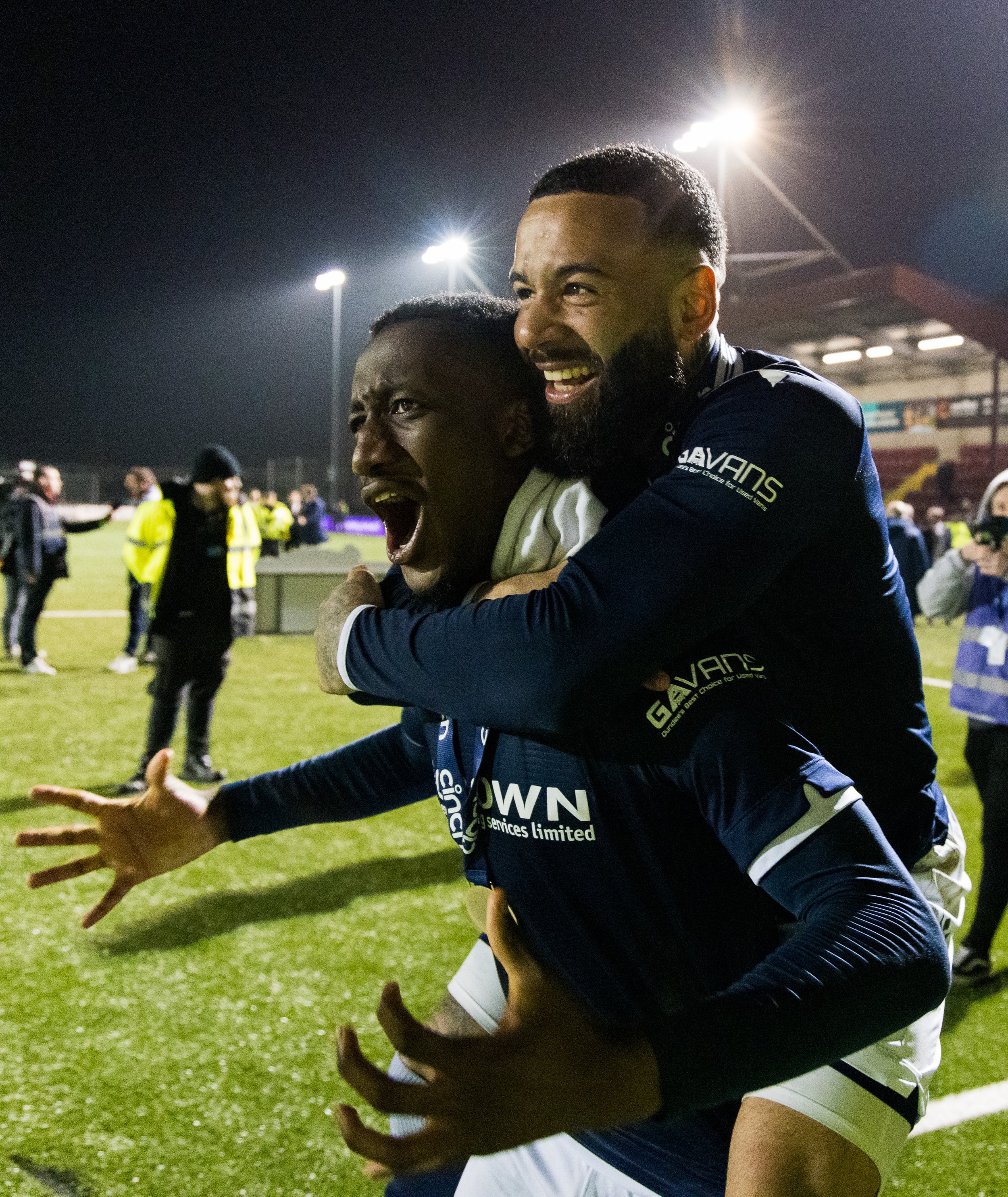  Dundee players celebrate winning the championship after victory over Queen’s Park 