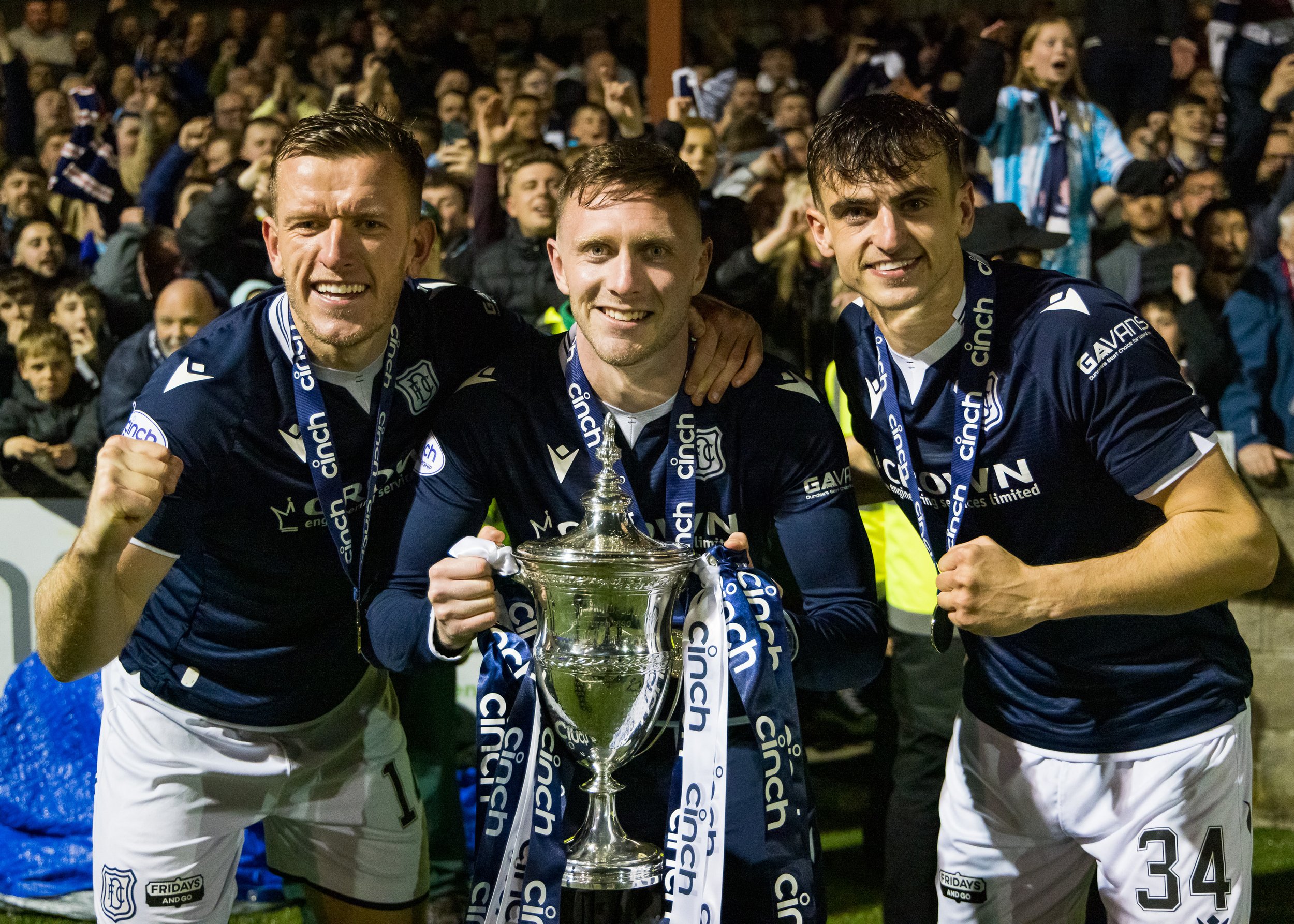 Dundee players with their medals and the championship trophy 