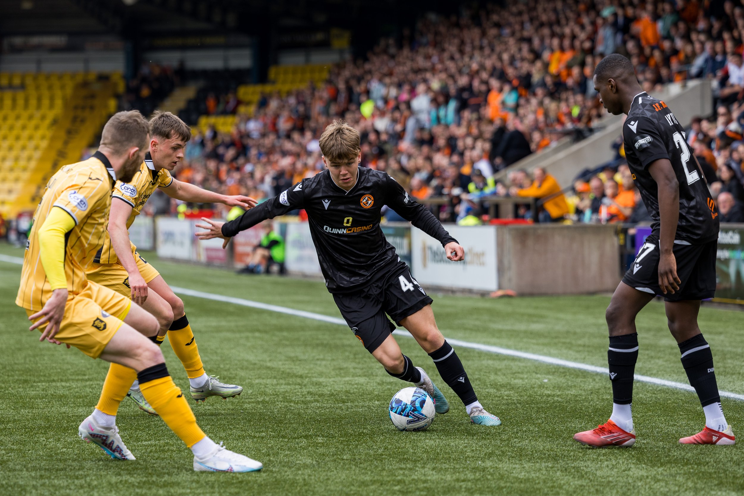 Rory MacLeod makes his way past Livi players for Dundee United 