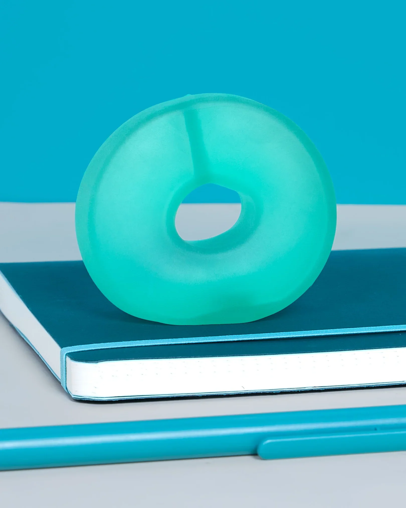 LoopSeaGlass_Desk_1920x2400_7631452d-3310-4e0f-997e-0da1ee756d3e.webp