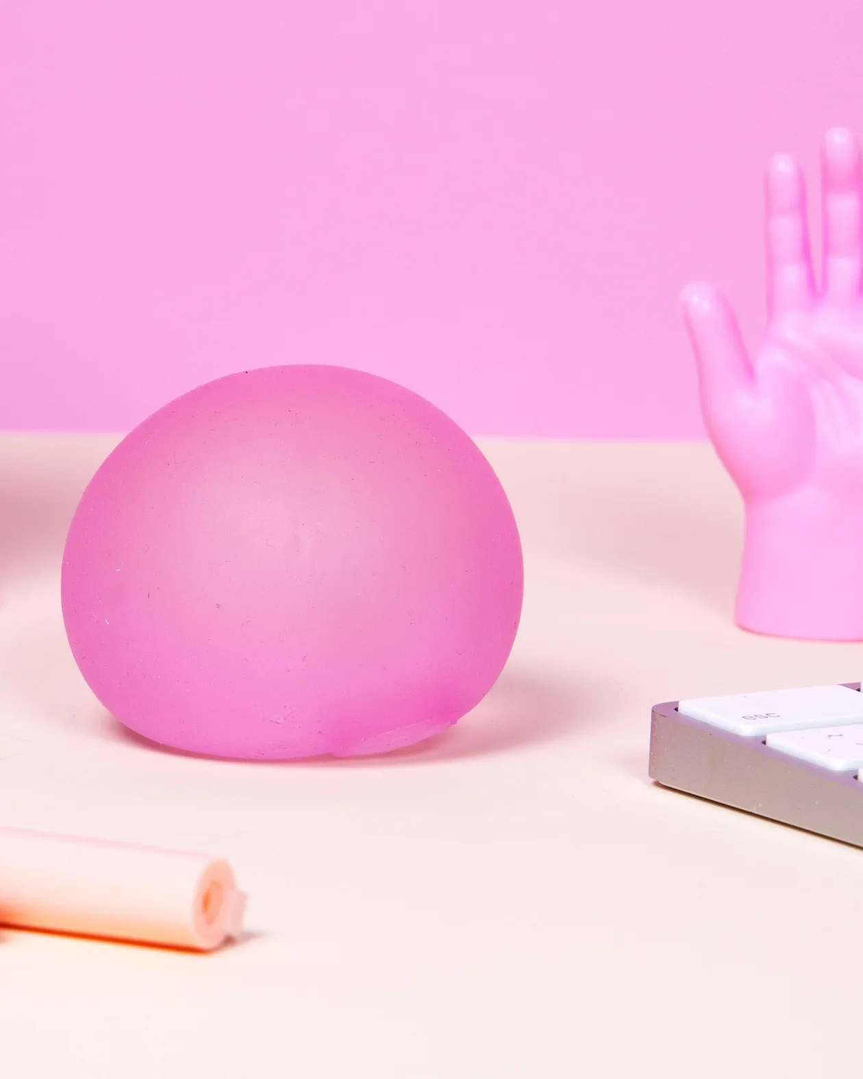 GumpMoonJelly_Desk_1920x2400_38a29732-6769-4f8d-9c76-e8f24eabf423.webp