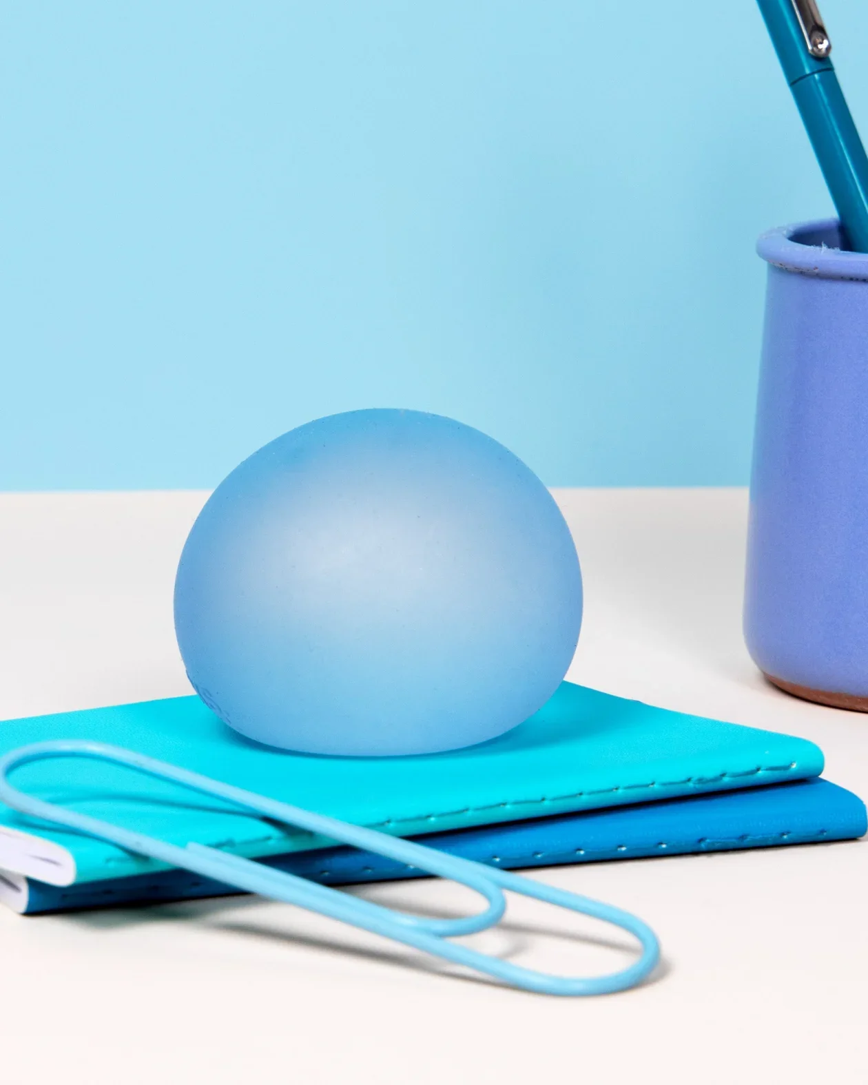 GumpDew_Desk_1920x2400_632c4690-48fa-4b32-ad54-658b51c5d438.webp
