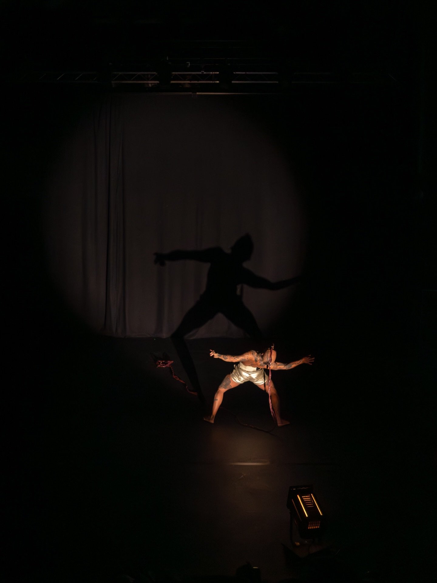 J&rsquo;adore faire des photos &agrave; l&rsquo;@atelier210. On ne pourra jamais nier sa programmation &eacute;clectique, une sc&egrave;ne libre!

Avec son nouveau spectacle slash performance slash danse, je d&eacute;couvre l&rsquo;univers de Mariann