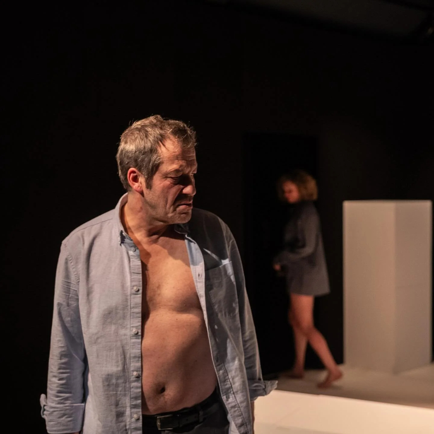 En ce moment au @levilarlln 🎭

L&rsquo;adaptation par Benoit Verhaert du roman de David Lodge &laquo;&nbsp;Pens&eacute;es secr&egrave;tes&nbsp;&raquo; avec @florencehebbelynck et Benoit Verhaert.

De quoi &ccedil;a parle? Un jeu de s&eacute;duction 