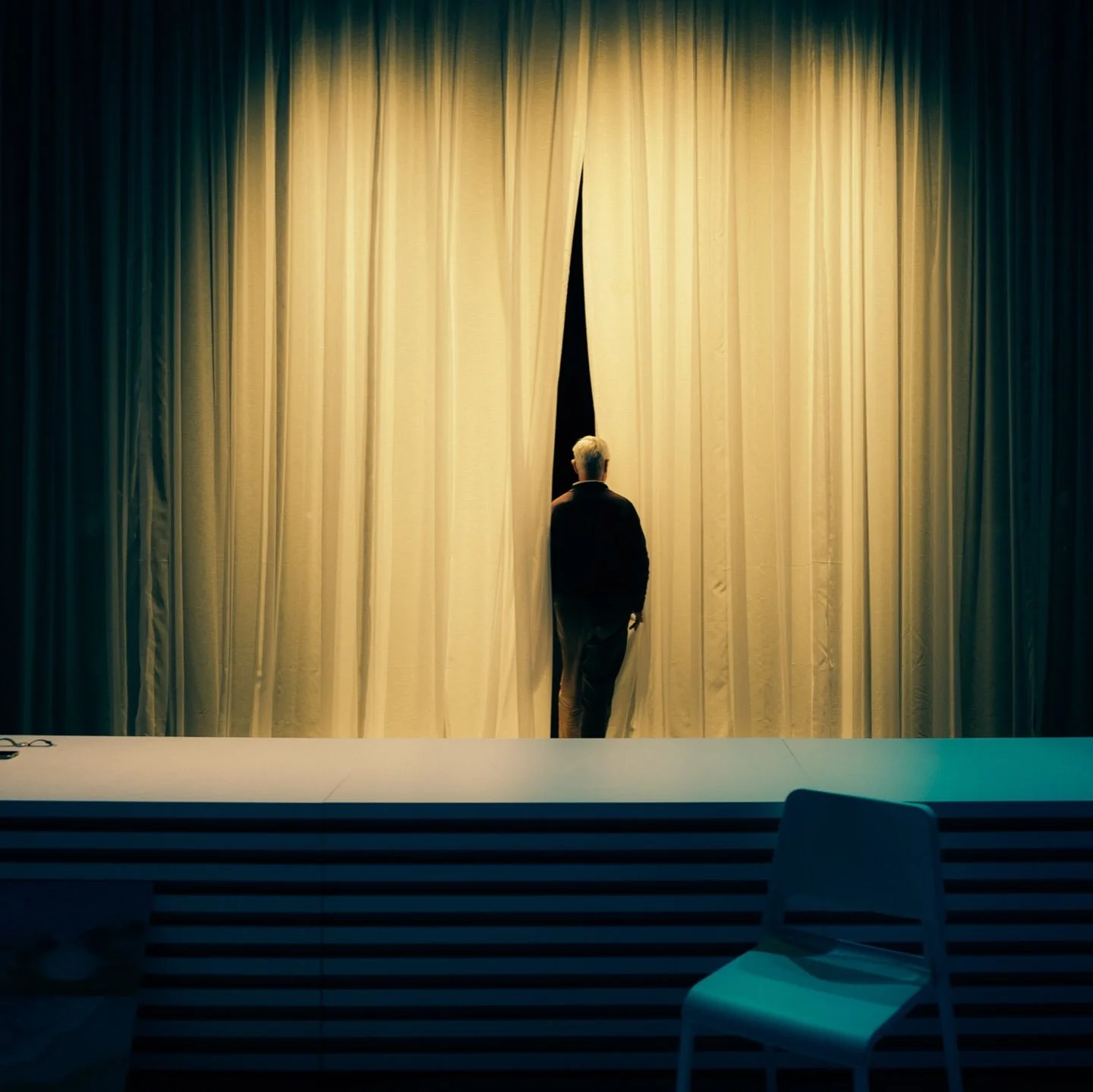 Au @theatremarni se joue la pi&egrave;ce &laquo; C&rsquo;est rien &ccedil;a va passer &raquo; de la Compagnie @zonegrise.be mise en sc&egrave;ne par H&eacute;l&egrave;ne Theunissen, &eacute;crite par @nico_godart et interpr&eacute;t&eacute;e par @hel