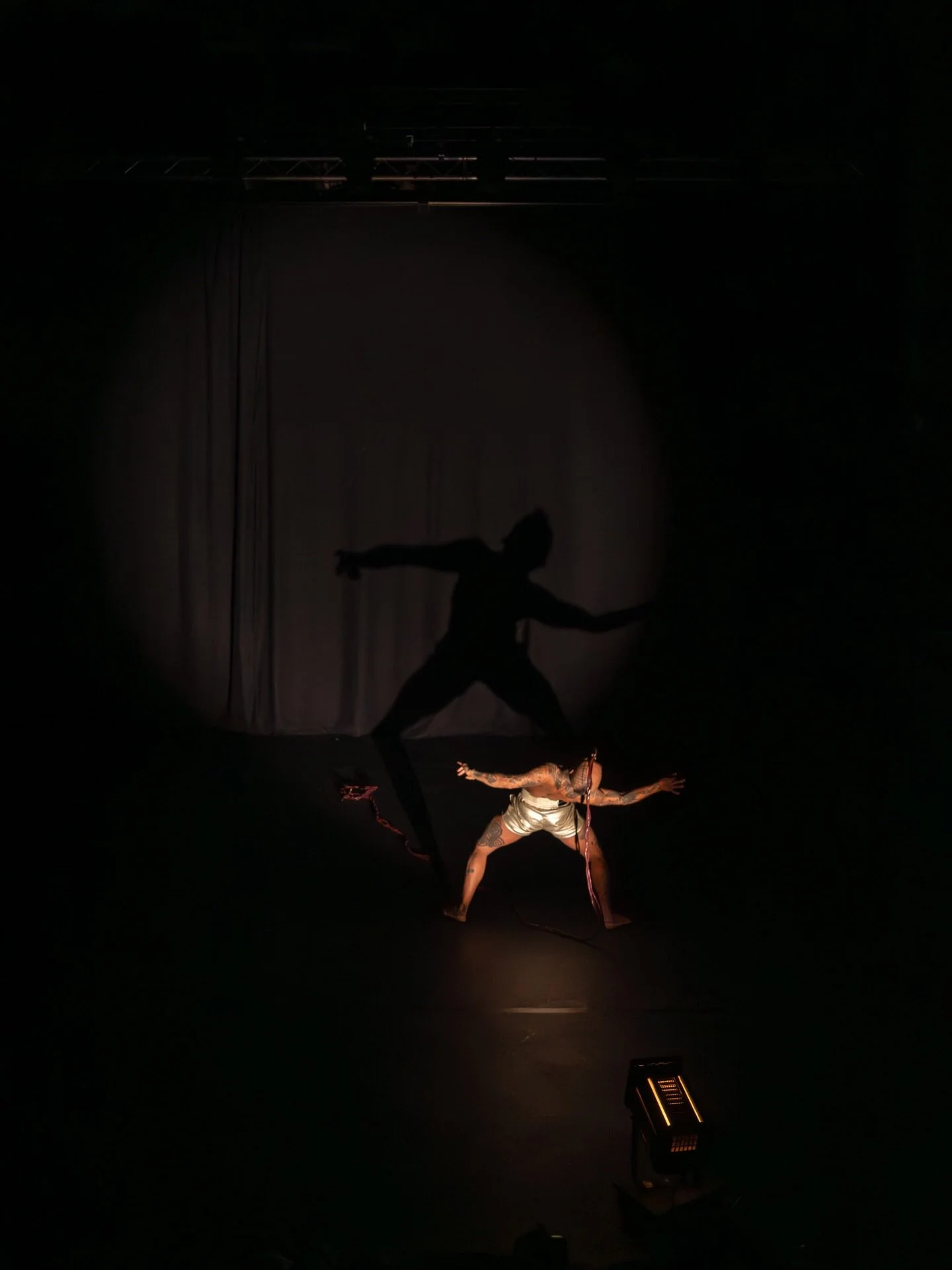 J&rsquo;adore faire des photos &agrave; l&rsquo;@atelier210. On ne pourra jamais nier sa programmation &eacute;clectique, une sc&egrave;ne libre!

Avec son nouveau spectacle slash performance slash danse, je d&eacute;couvre l&rsquo;univers de Mariann