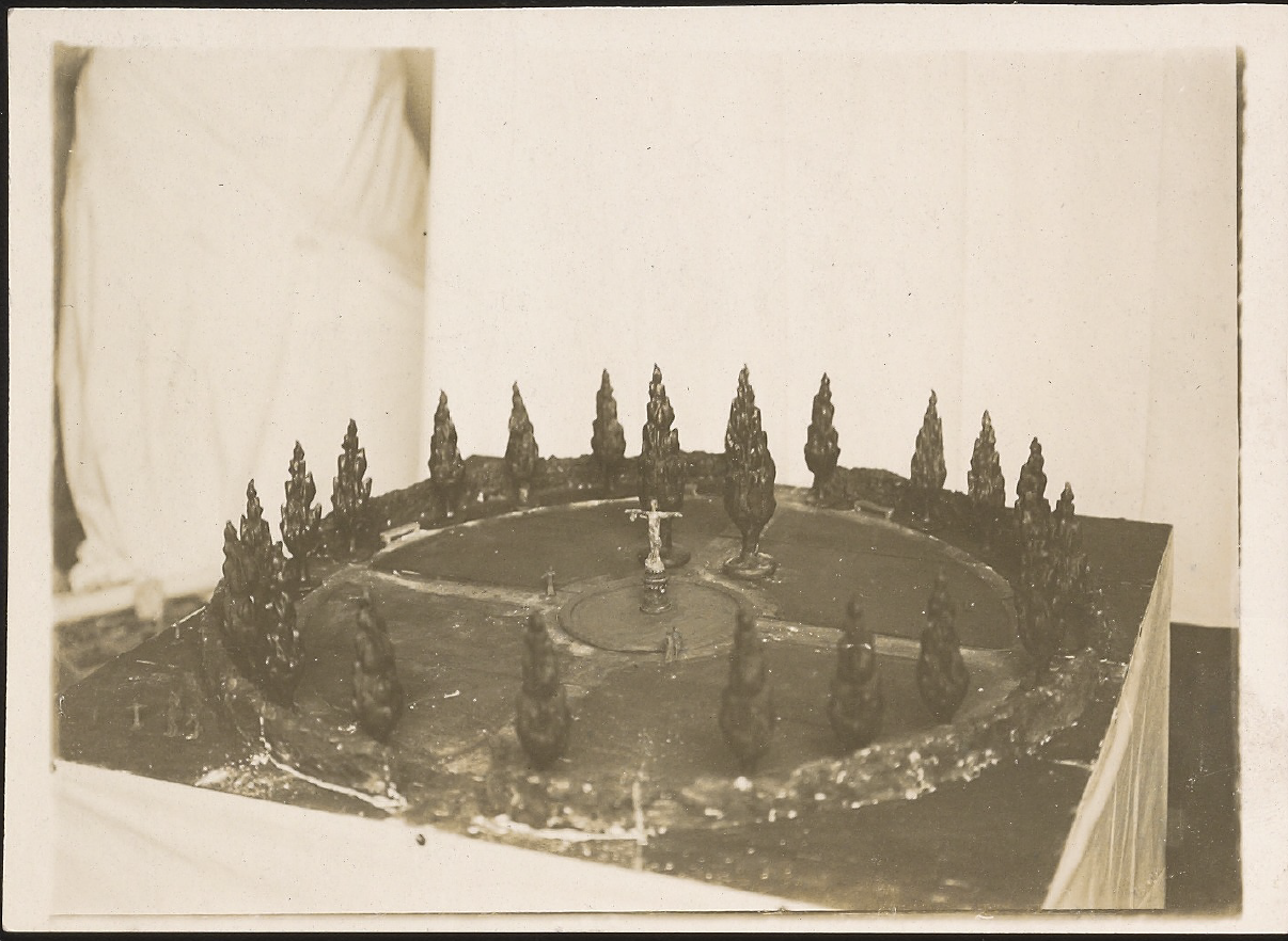  Whitney’s original design called for a setting of Lombardy poplars that would frame views of the sculpture over a central pool. However, owing to Congressional inaction, only the sculpture was completed by 1916. Whitney refused to furnish further de