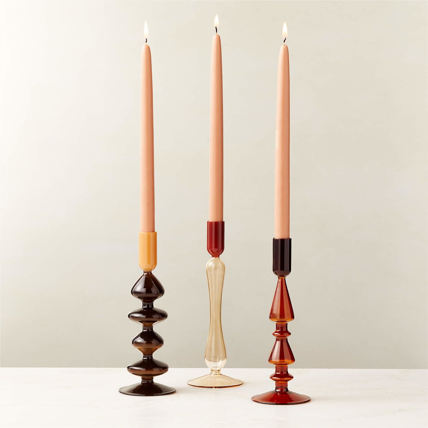 #MaterialMonday celebrating the elegance of glass craftsmanship. These sculptural candle holders bring warmth and artistry to any space with their rich tones and refined silhouettes.

#interior #interiordesign #design #interiorstyle #decorating #dail